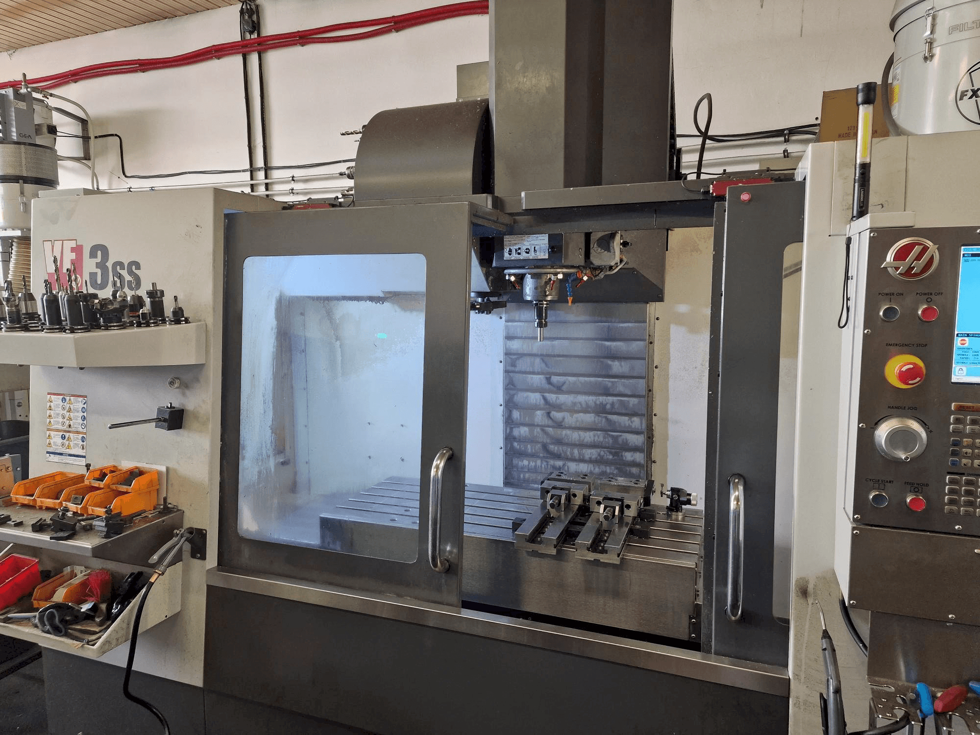 HAAS VF-3SS Mašinos vaizdas iš priekio