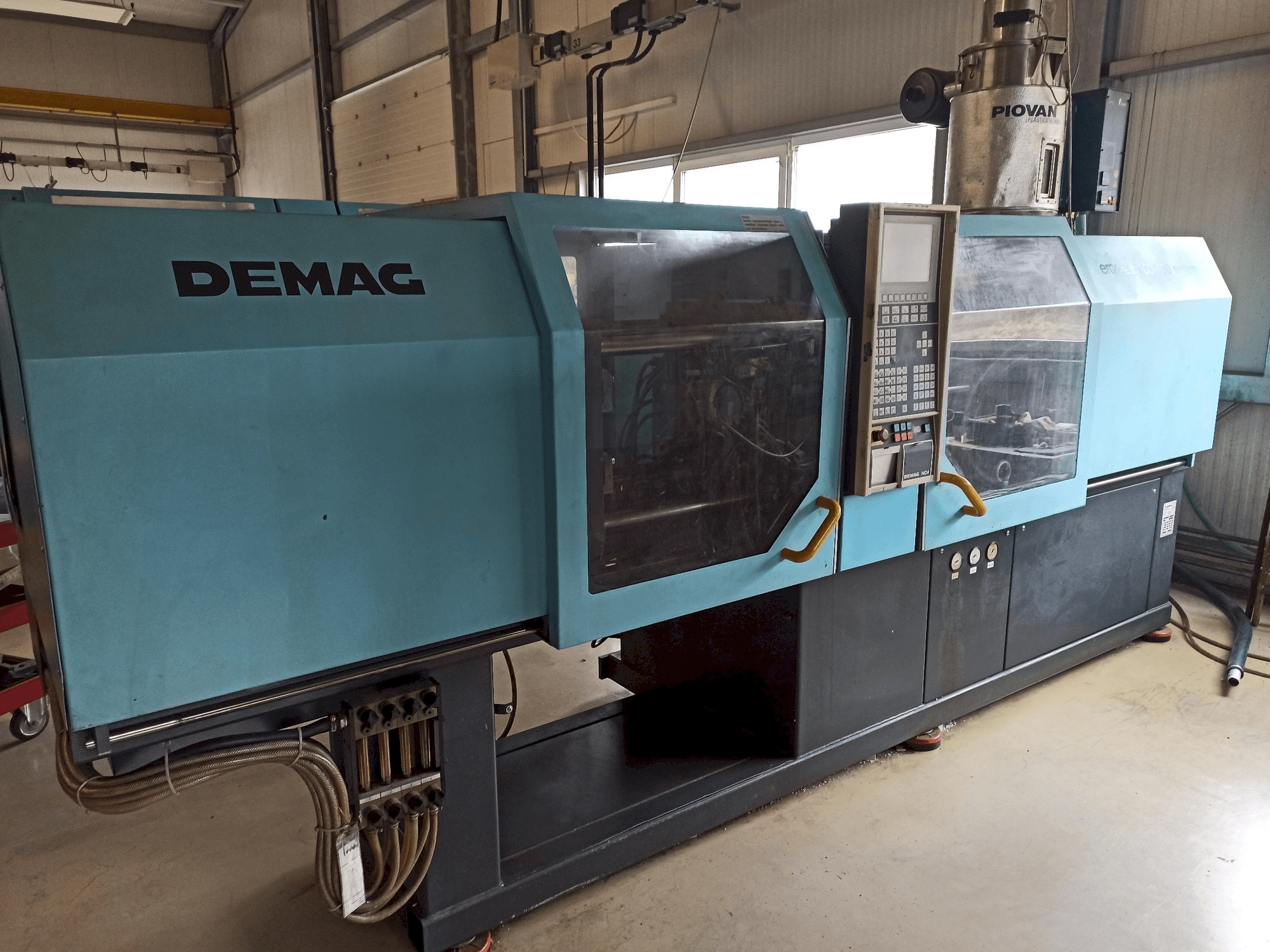 DEMAG Ergotech 150-610 Compact Mašinos vaizdas iš kairės pusės
