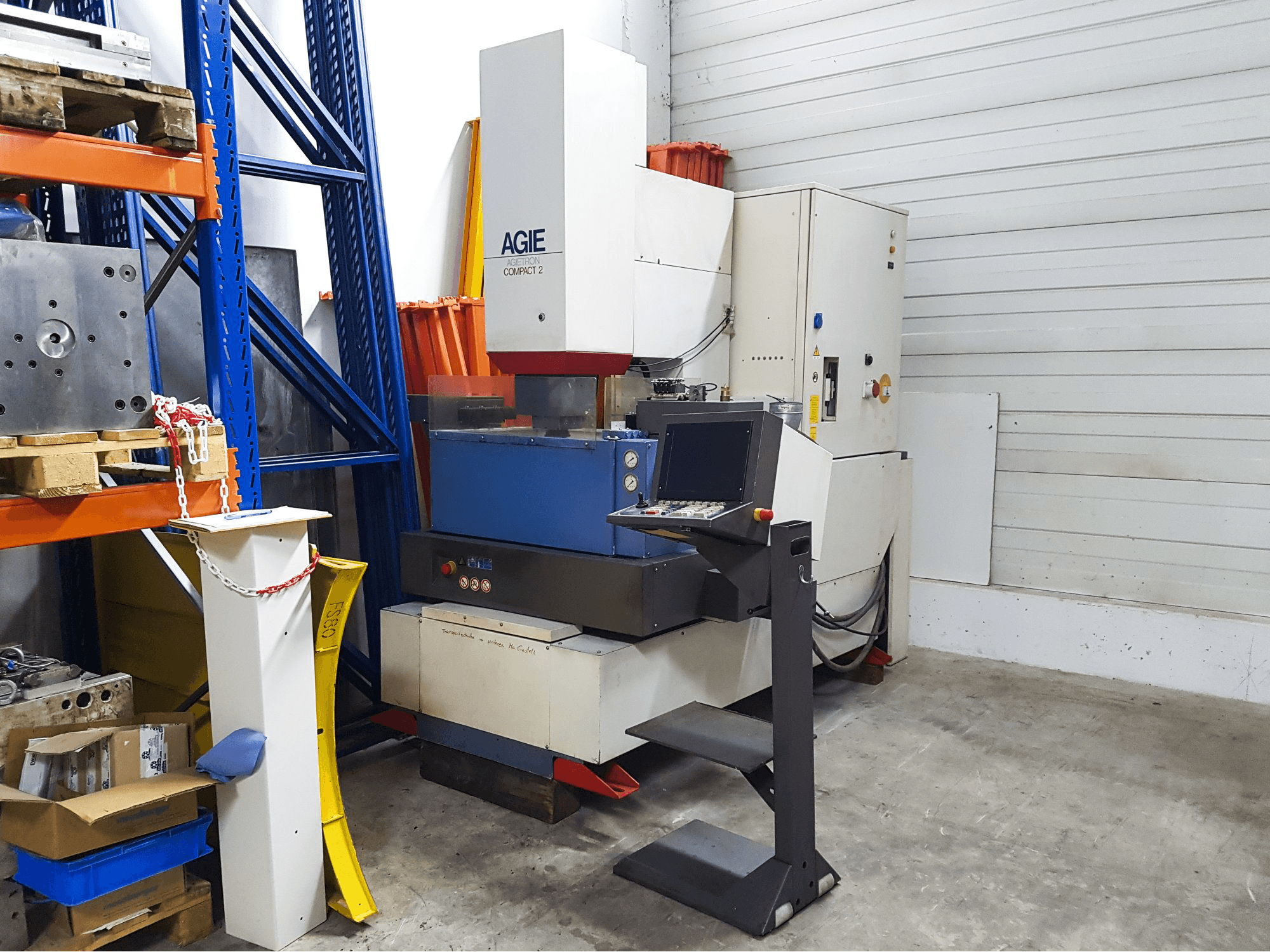 AGIE AGIETRON Compact 2 Mašinos dešinės pusės vaizdas