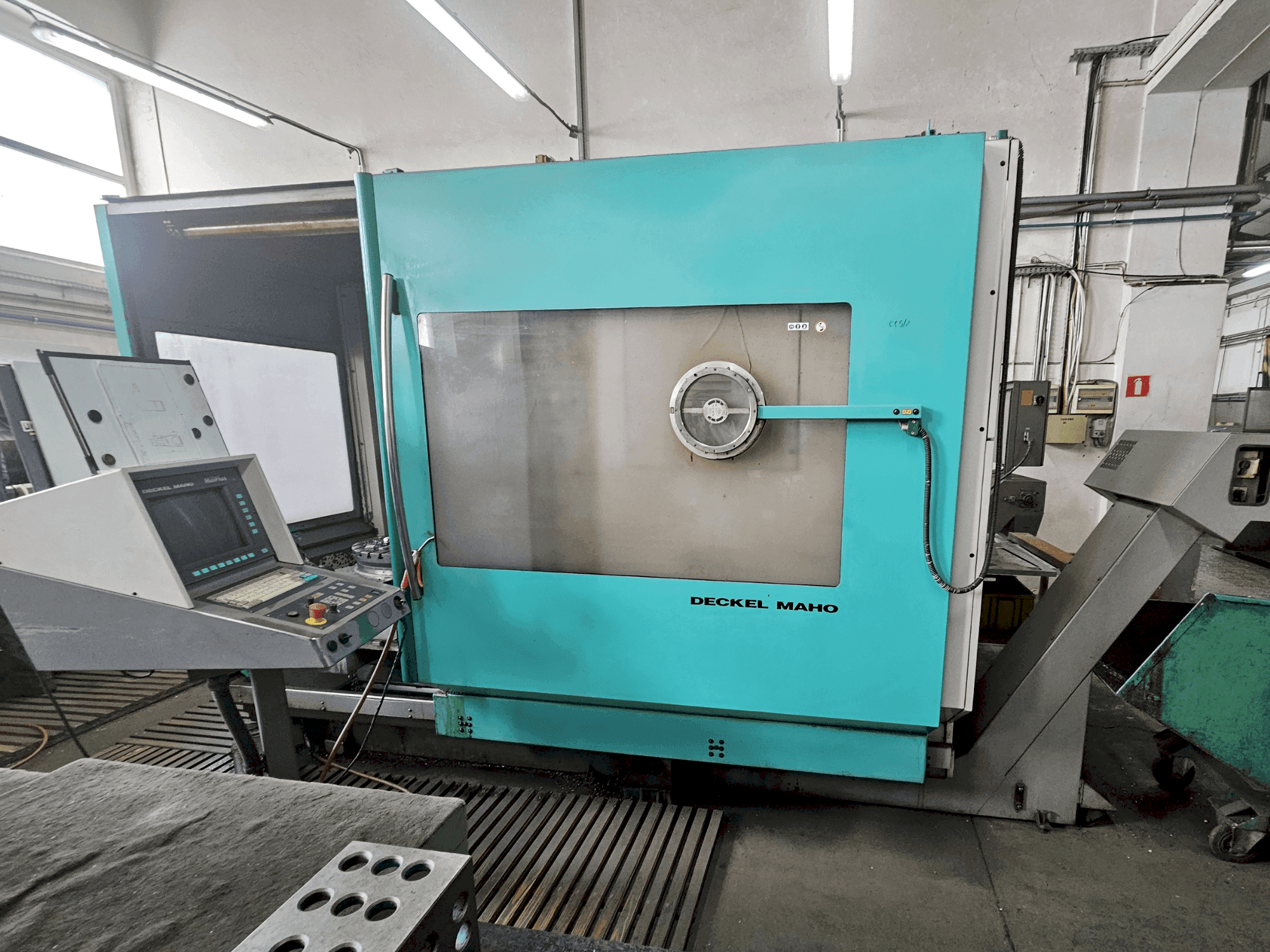 DECKEL MAHO DMU 60P Mašinos vaizdas iš priekio