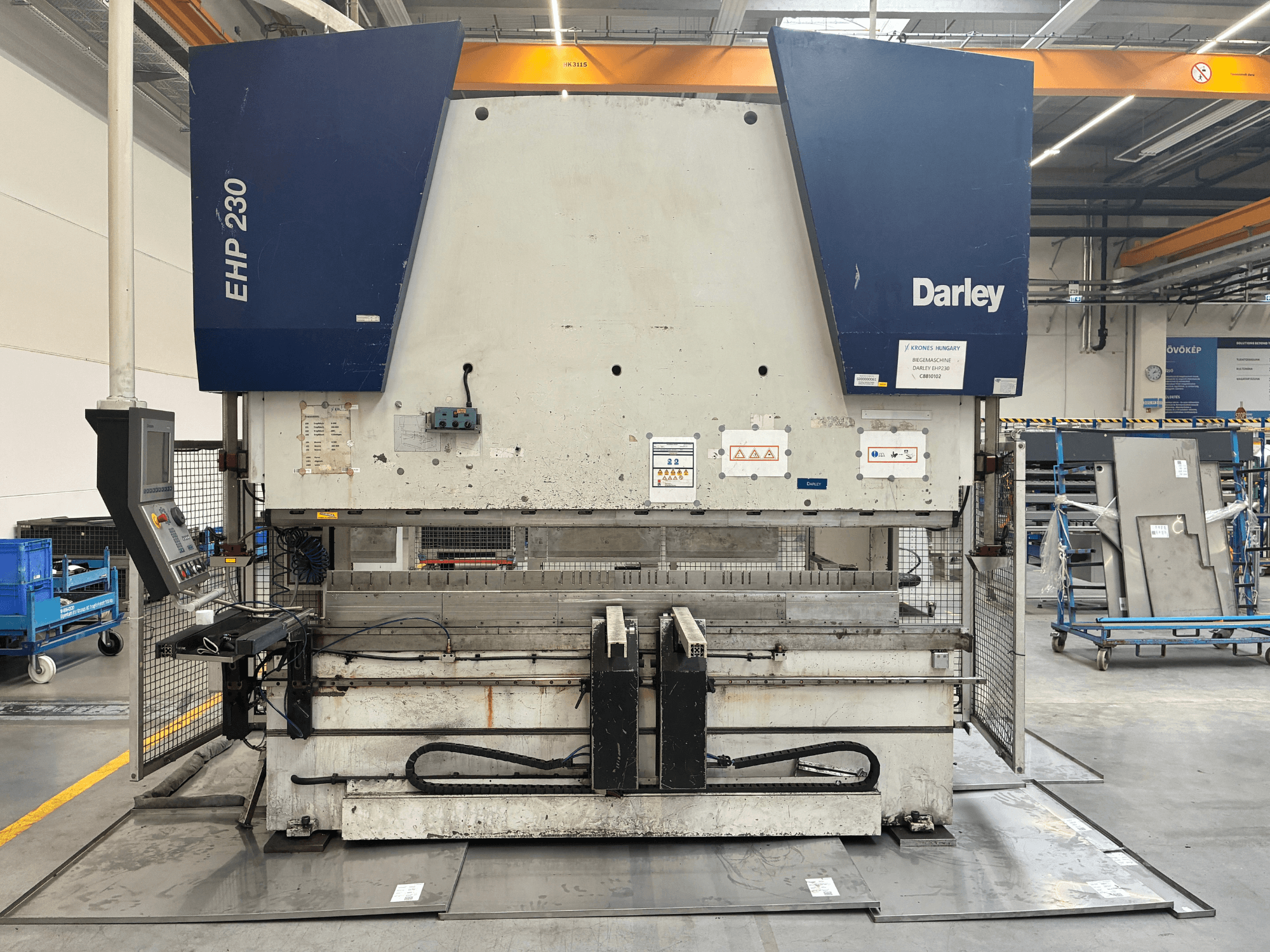 Darley EHP-LS 230.31/25 hidraulinio preso priekinis vaizdas, valdymo skydelis ir saugos etiketės.