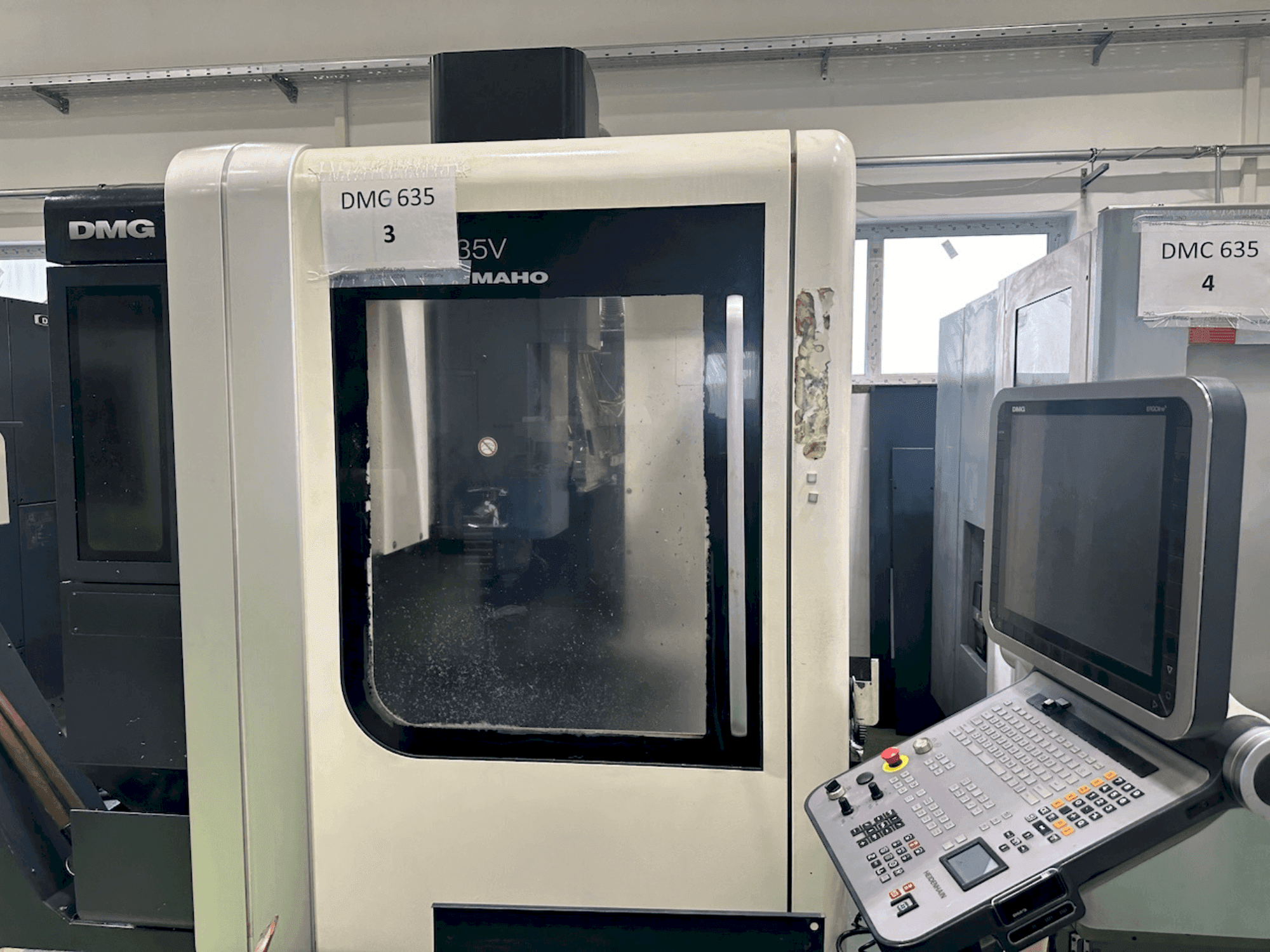 DECKEL MAHO DMC 635 V Mašinos vaizdas iš priekio