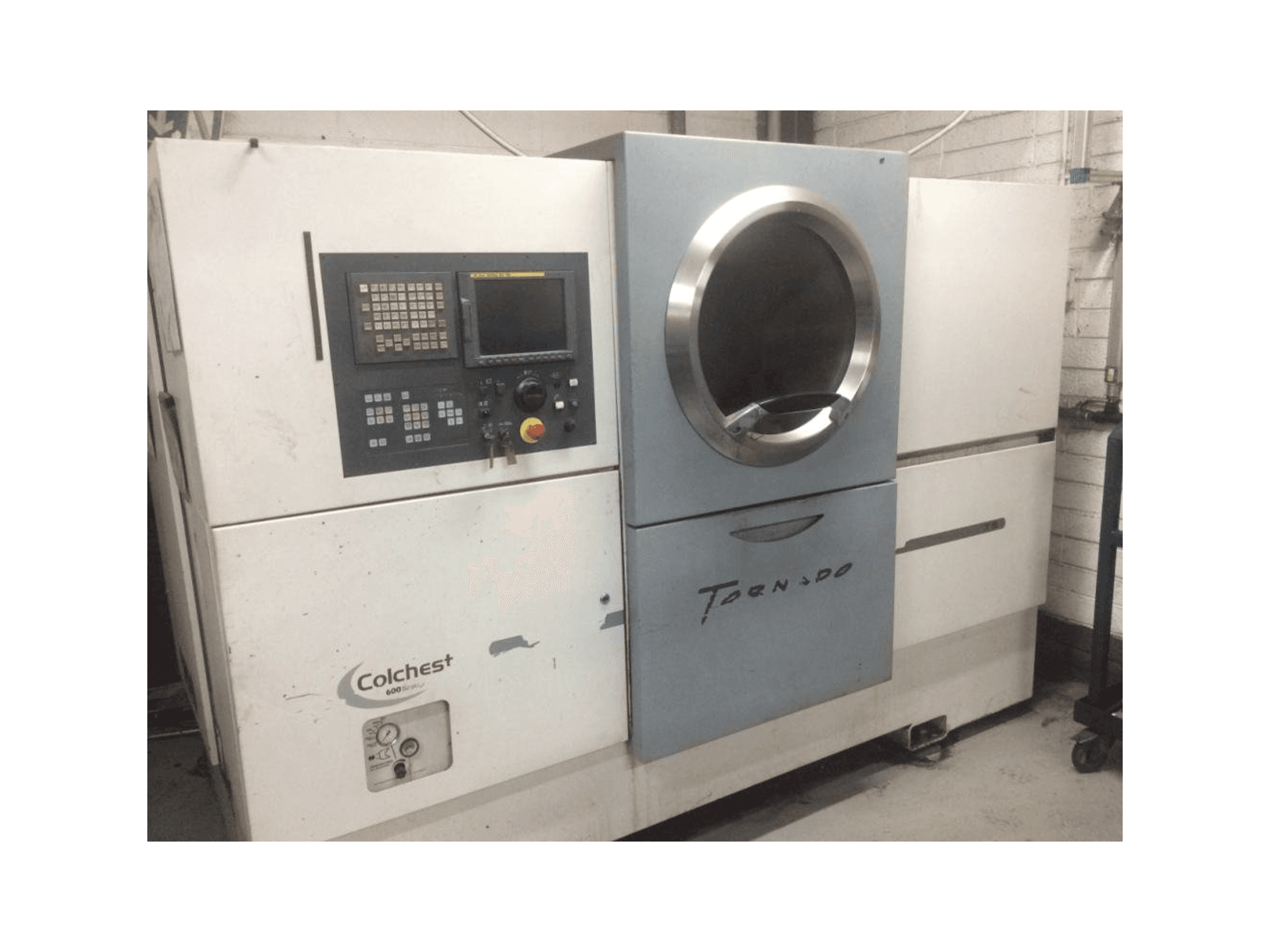 Colchester Tornado T8 Mašinos vaizdas iš priekio