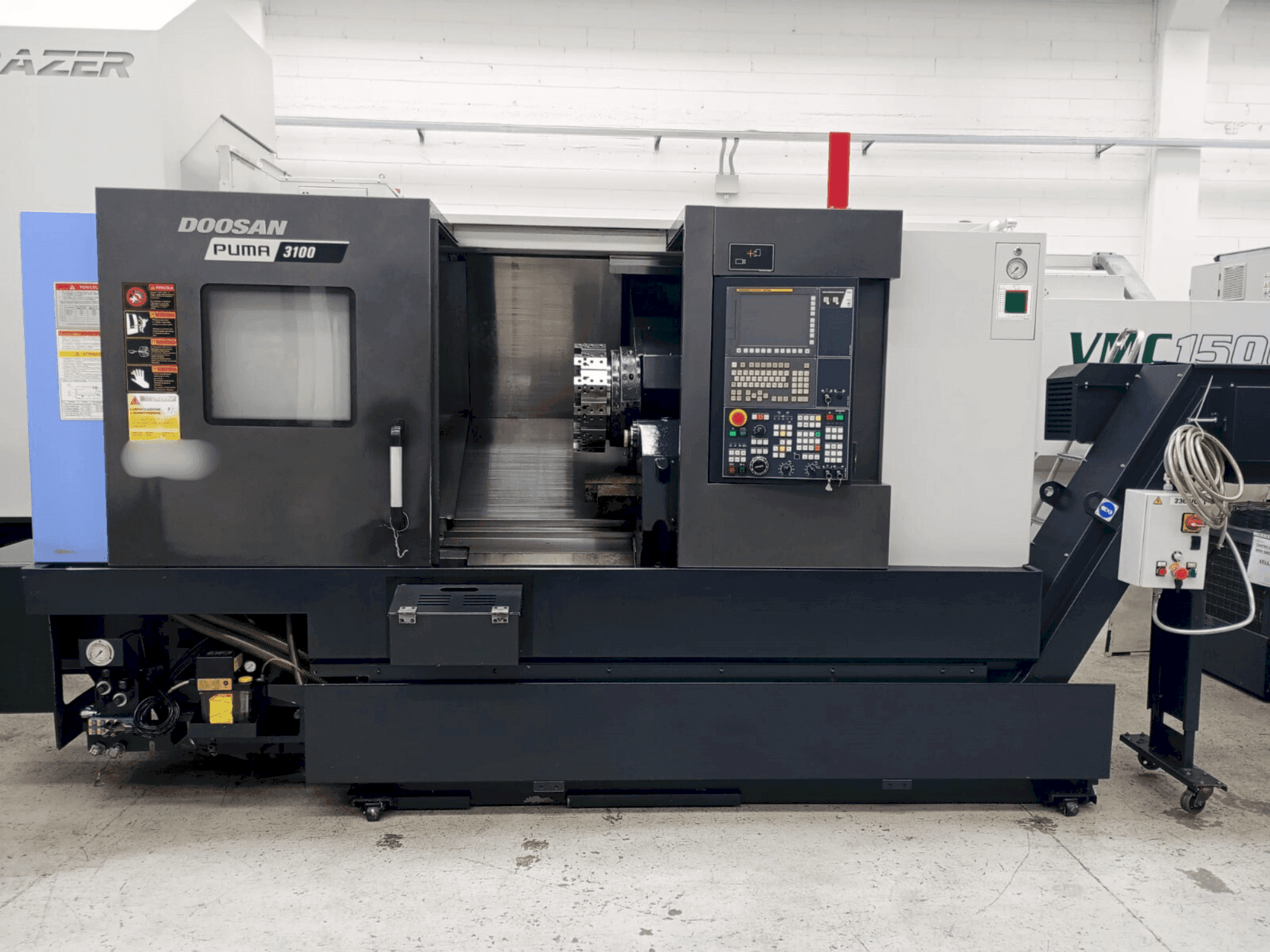DOOSAN PUMA 3100 Mašinos vaizdas iš priekio