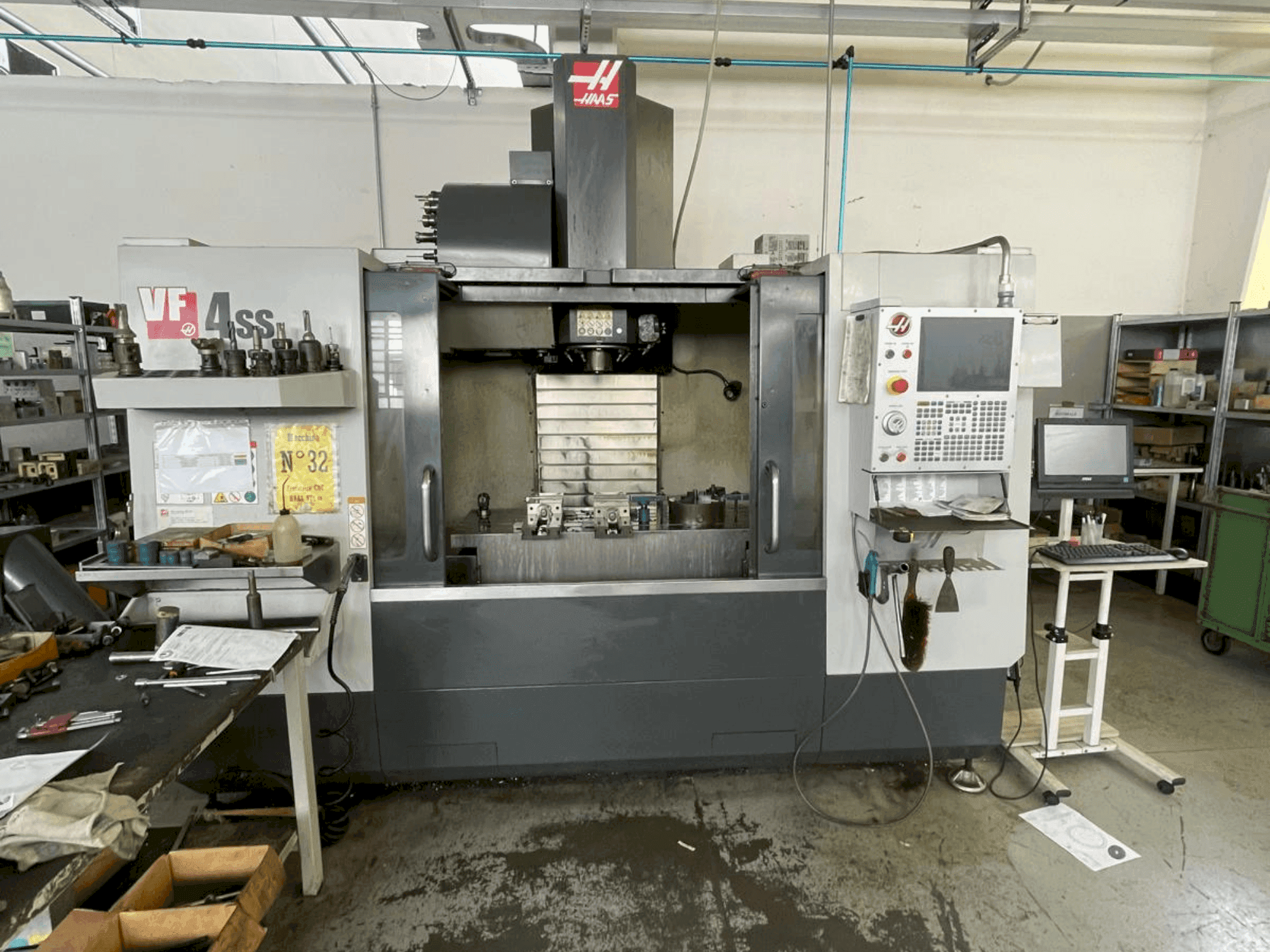 HAAS VF4SS Mašinos vaizdas iš priekio