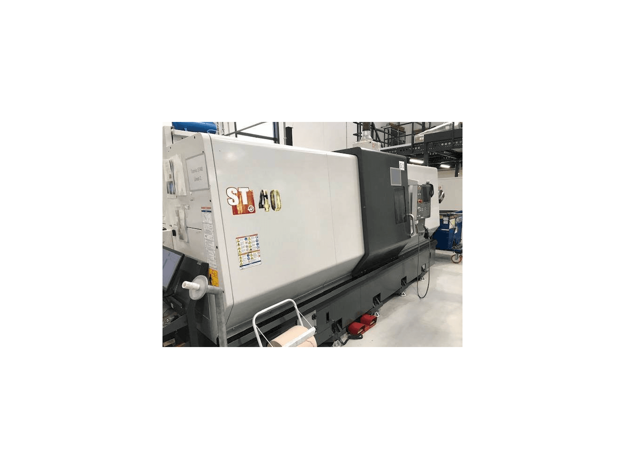 HAAS ST40 Mašinos vaizdas iš priekio