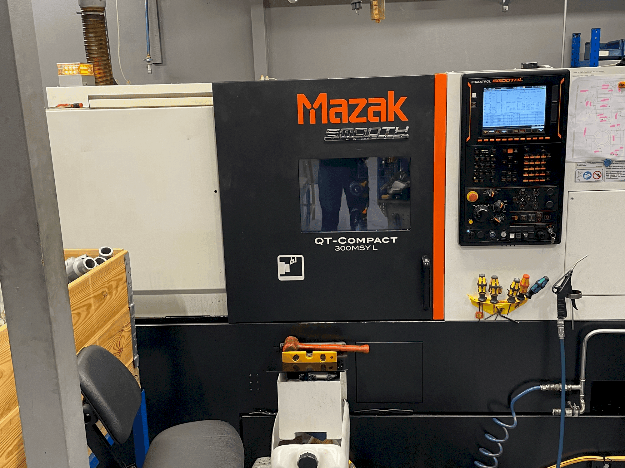 Mazak Quick Turn Compact 300 MSY L Mašinos vaizdas iš priekio