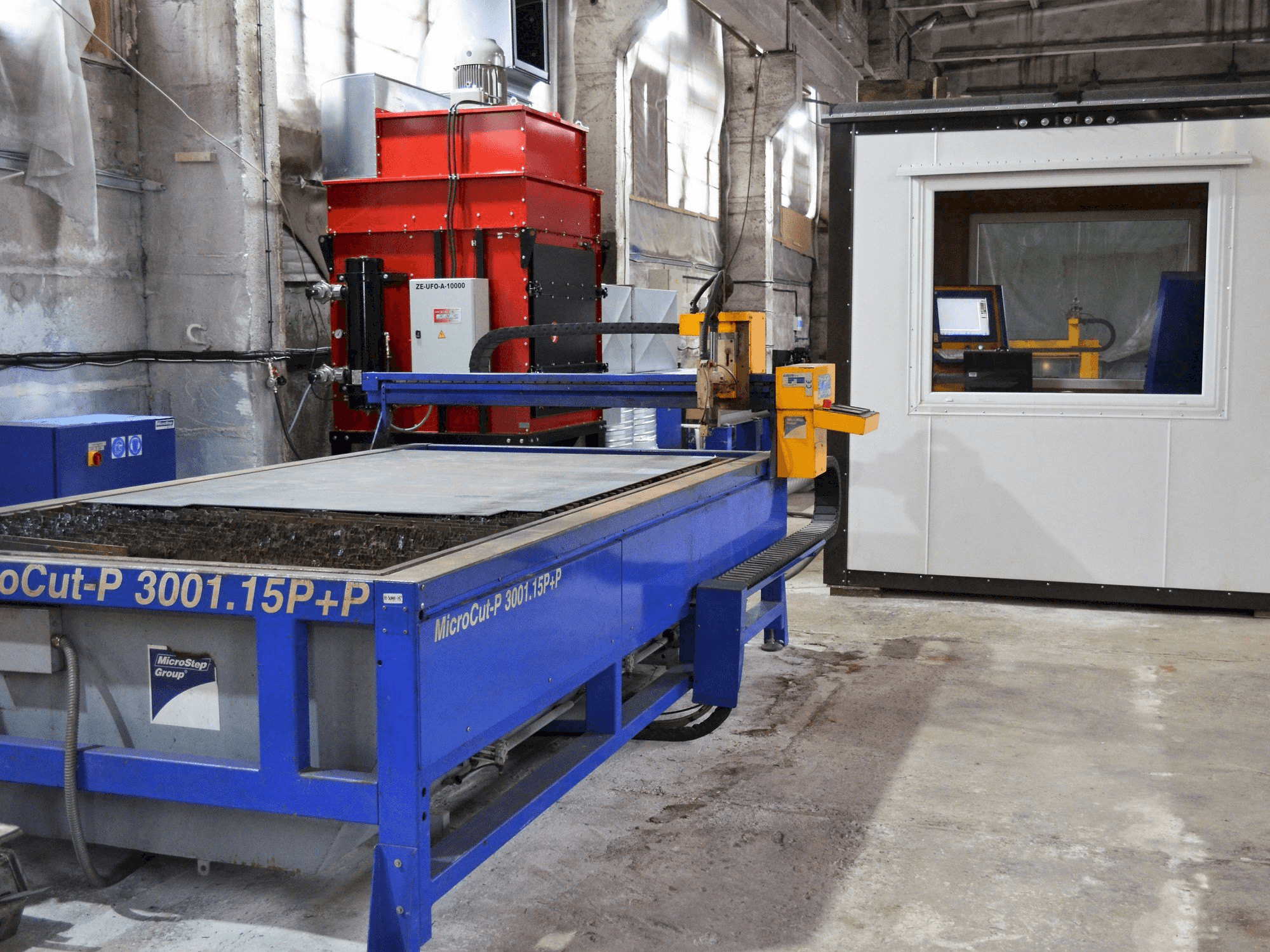 MicroStep MicroCut-P 3001.15 P+P Mašinos vaizdas iš priekio