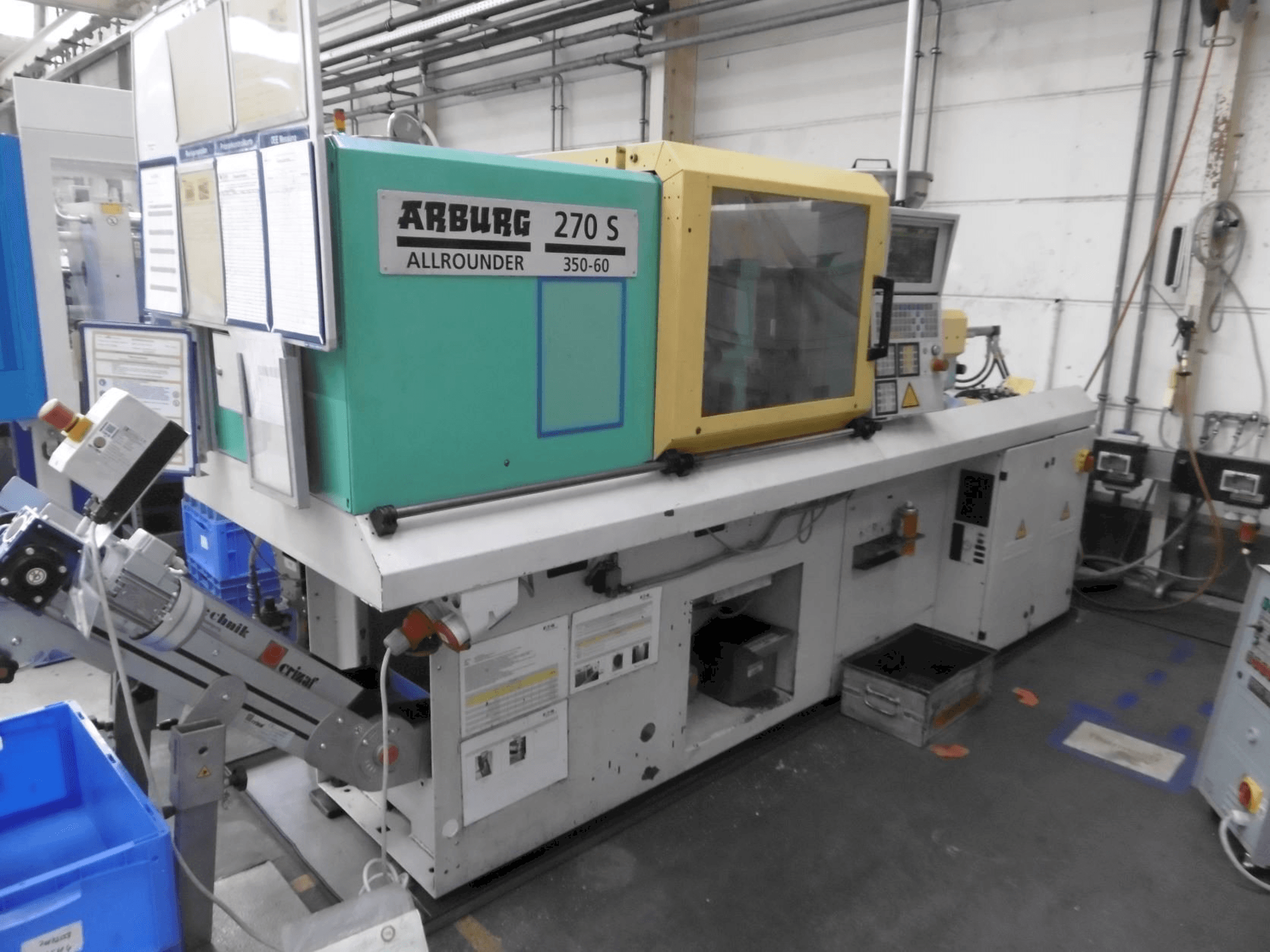 Arburg 270S-350-60 Mašinos vaizdas iš priekio