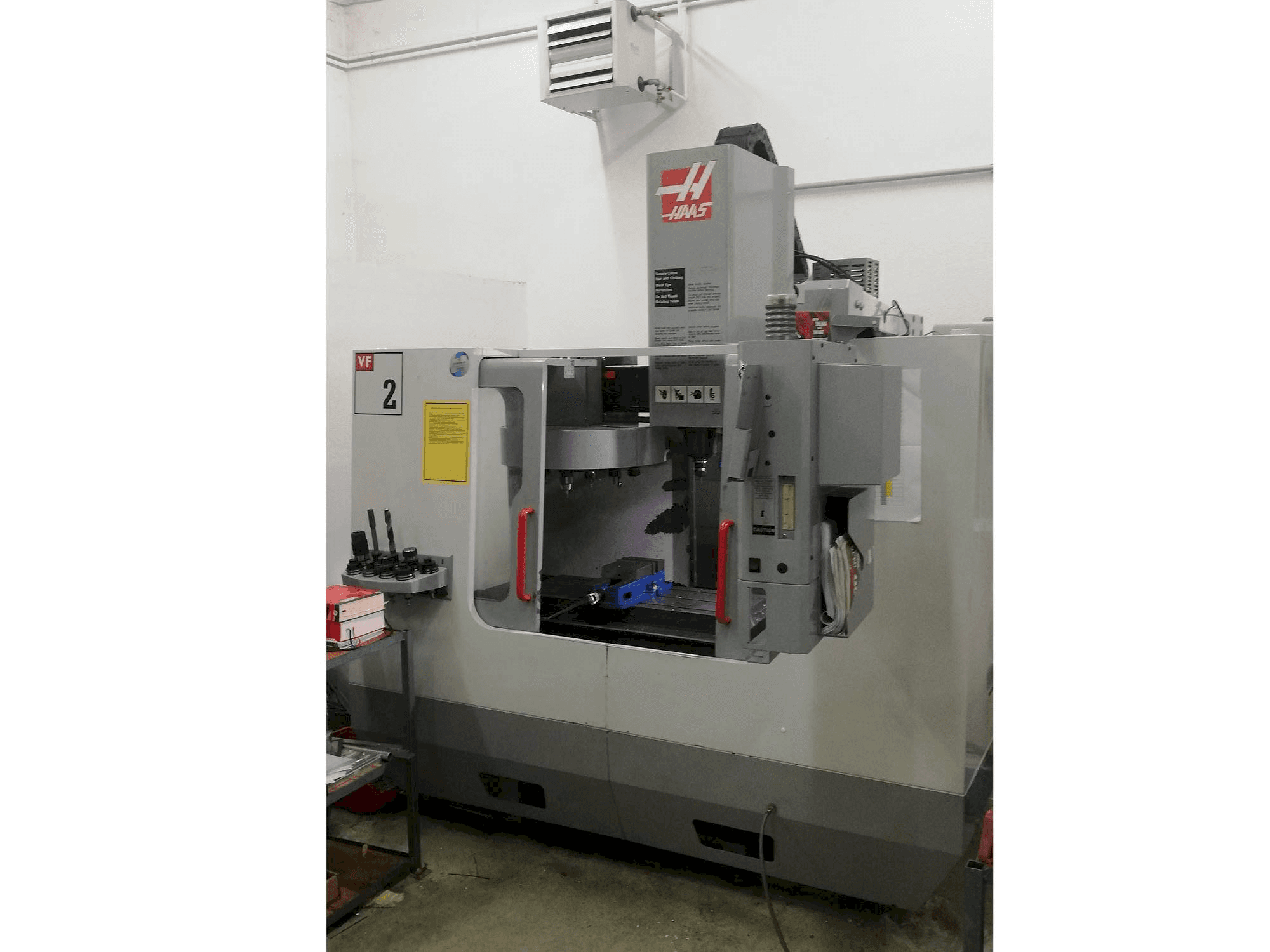 HAAS VF-2DHE Mašinos vaizdas iš priekio