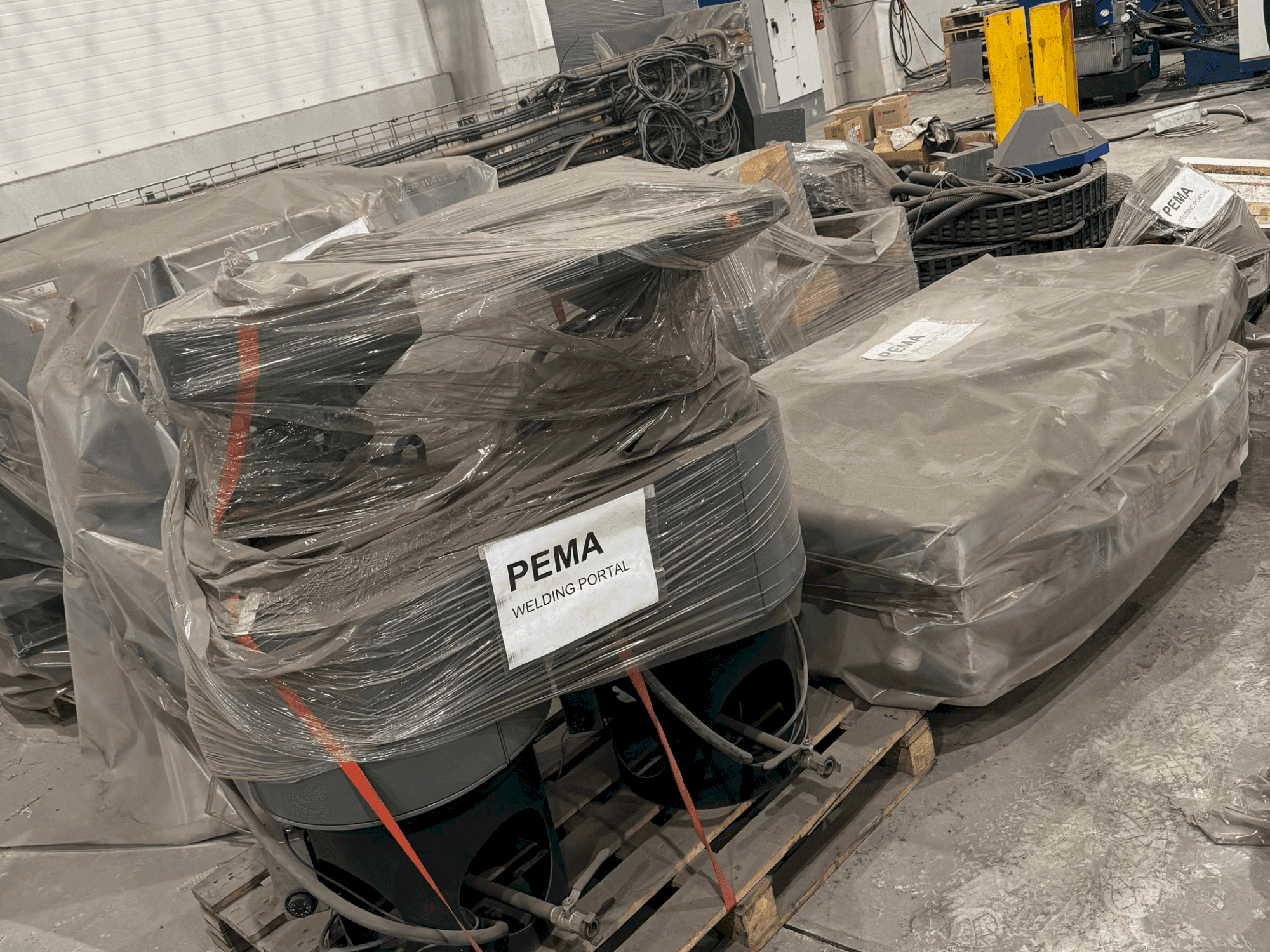 PEMA Column & Boom HD 4x4 Twin SAW Mašinos vaizdas iš priekio