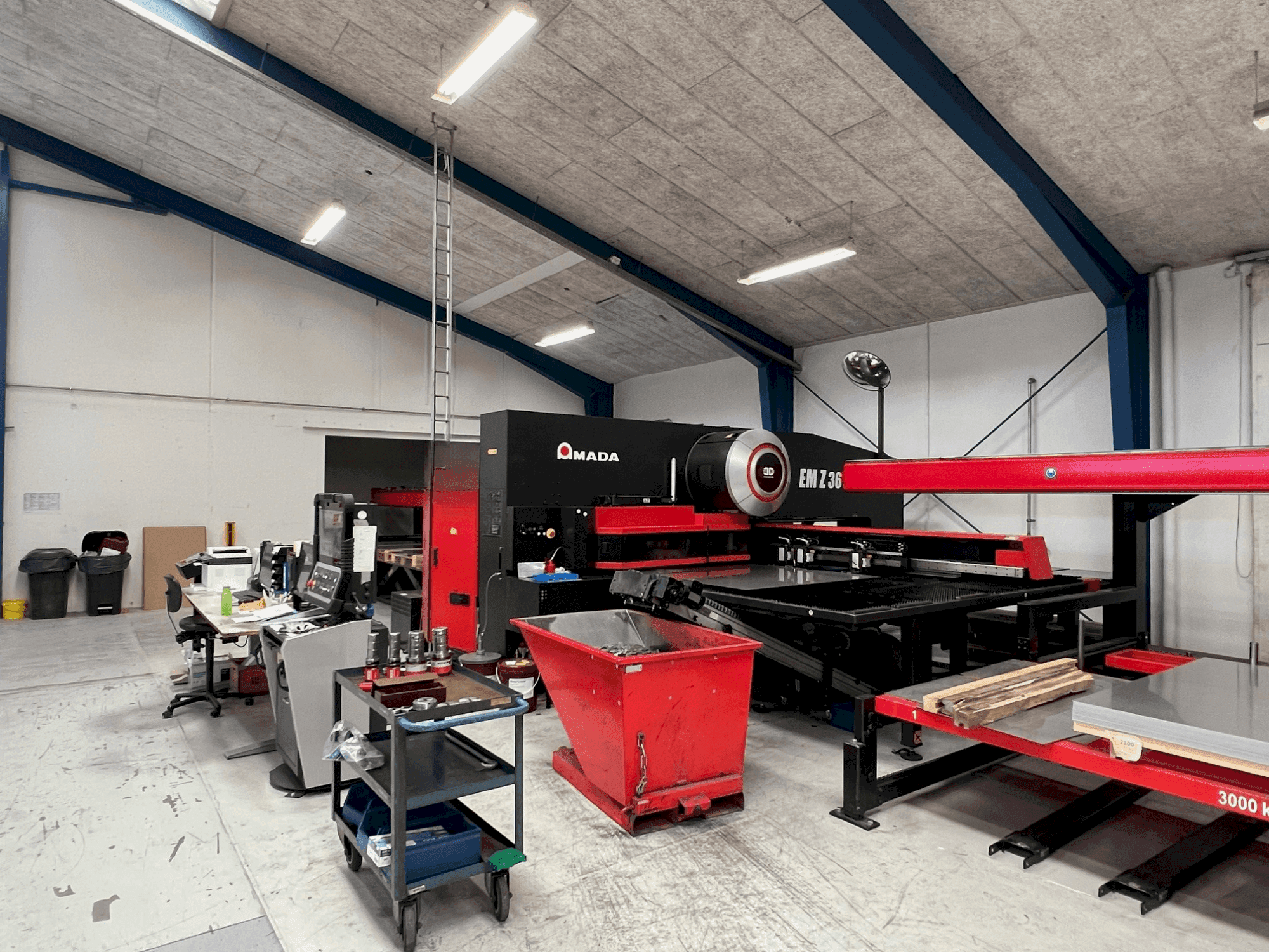 AMADA EMZ 3612 M2 Mašinos vaizdas iš priekio