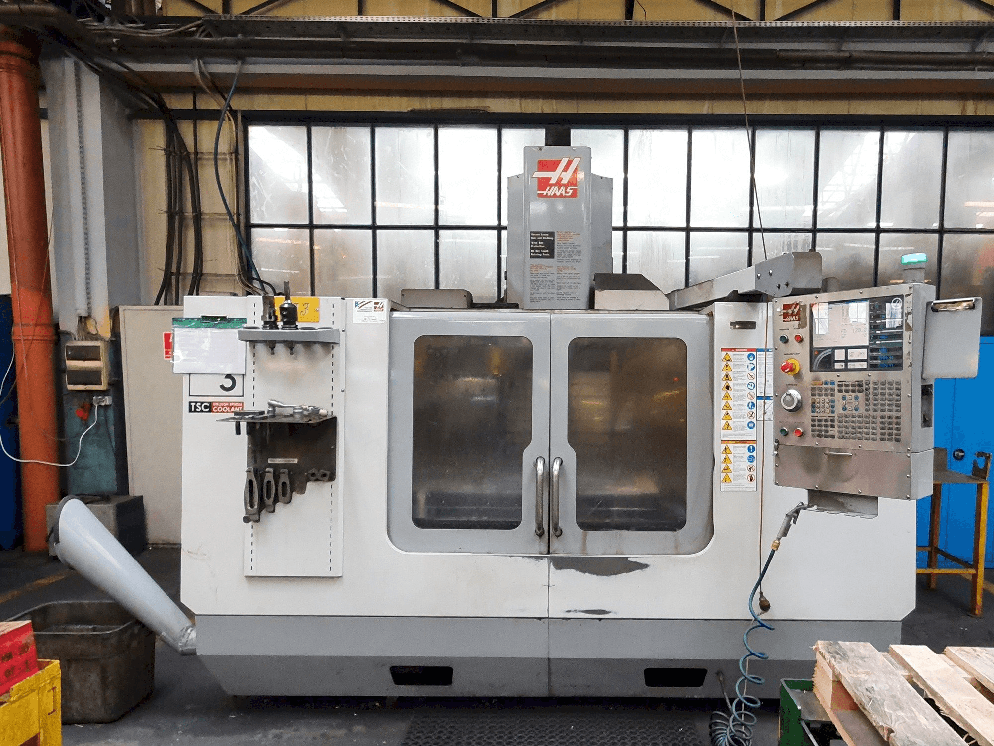HAAS VF-3 BHE Mašinos vaizdas iš priekio