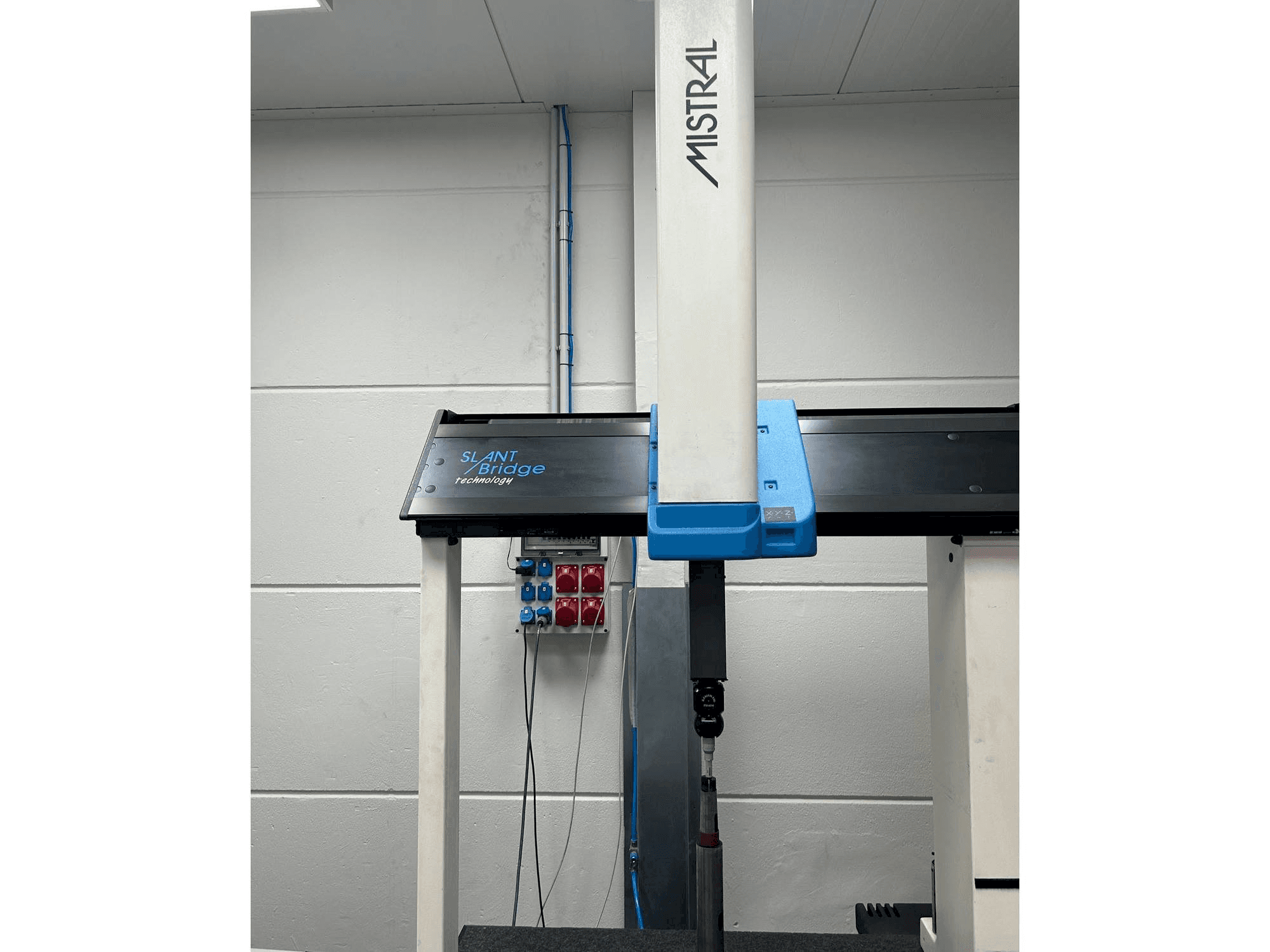 DEA Mistrall Mašinos vaizdas iš priekio