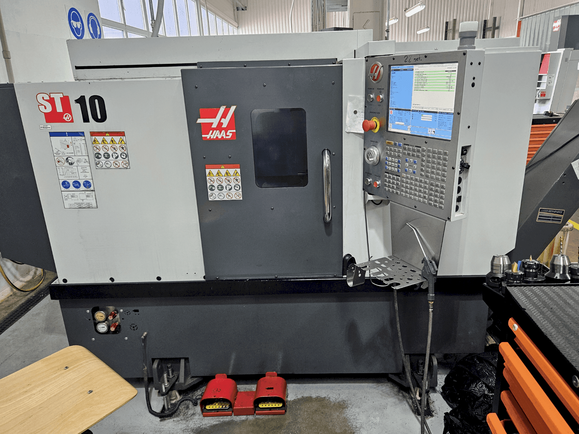 HAAS ST-10 Mašinos vaizdas iš priekio