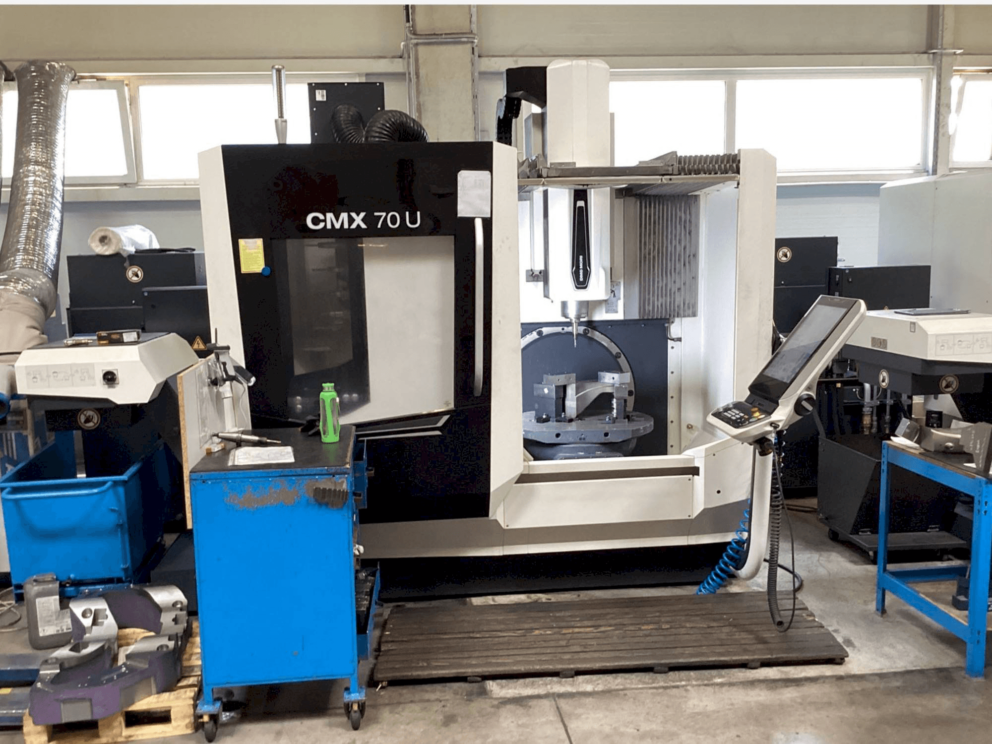 DMG MORI CMX 70U Mašinos vaizdas iš priekio
