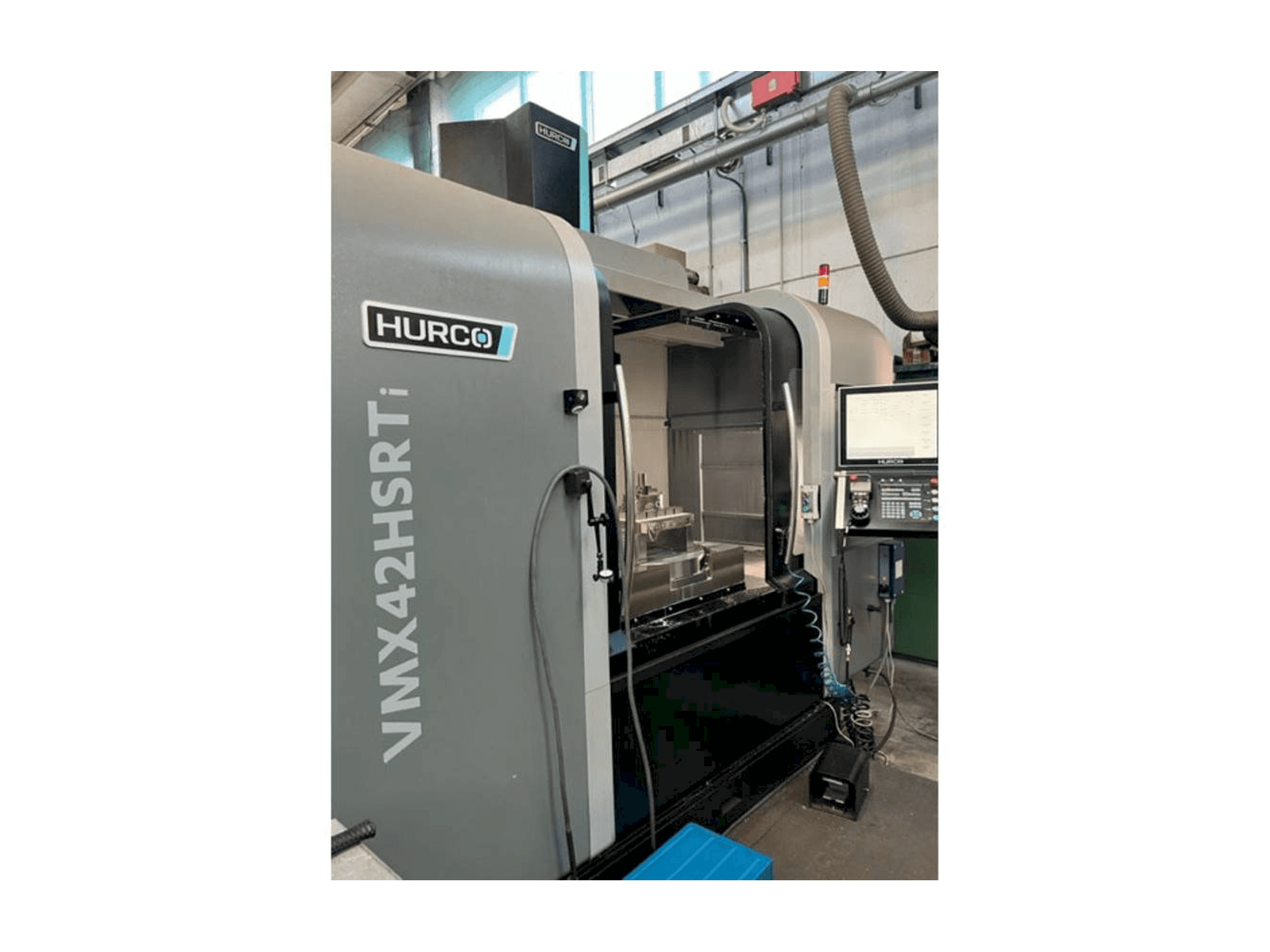 Hurco VMX42HSRTi Mašinos vaizdas iš kairės pusės