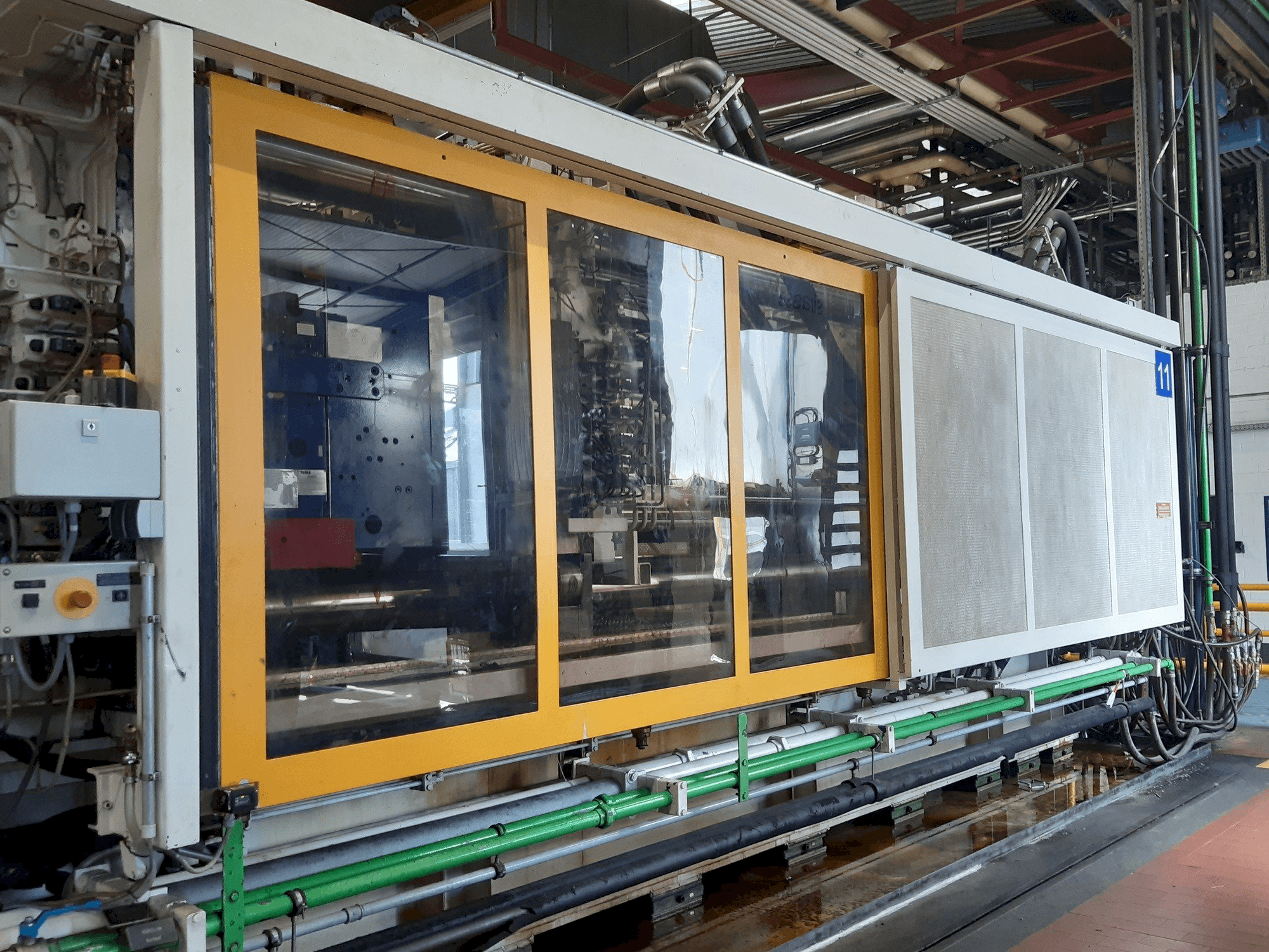 Krauss Maffei 1300-8000 M Mašinos vaizdas iš priekio