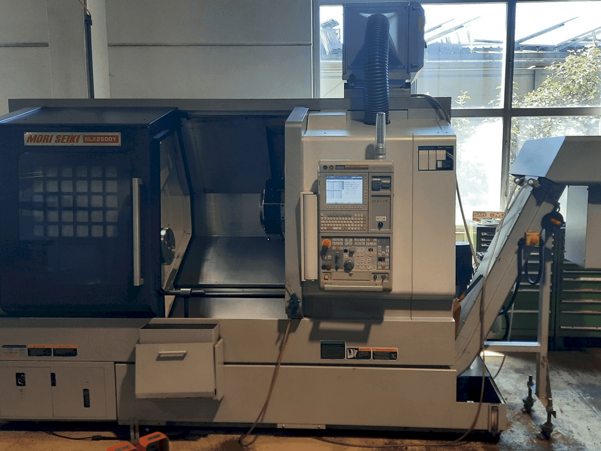DMG Mori Seiki NLX2500Y 700 Mašinos vaizdas iš priekio