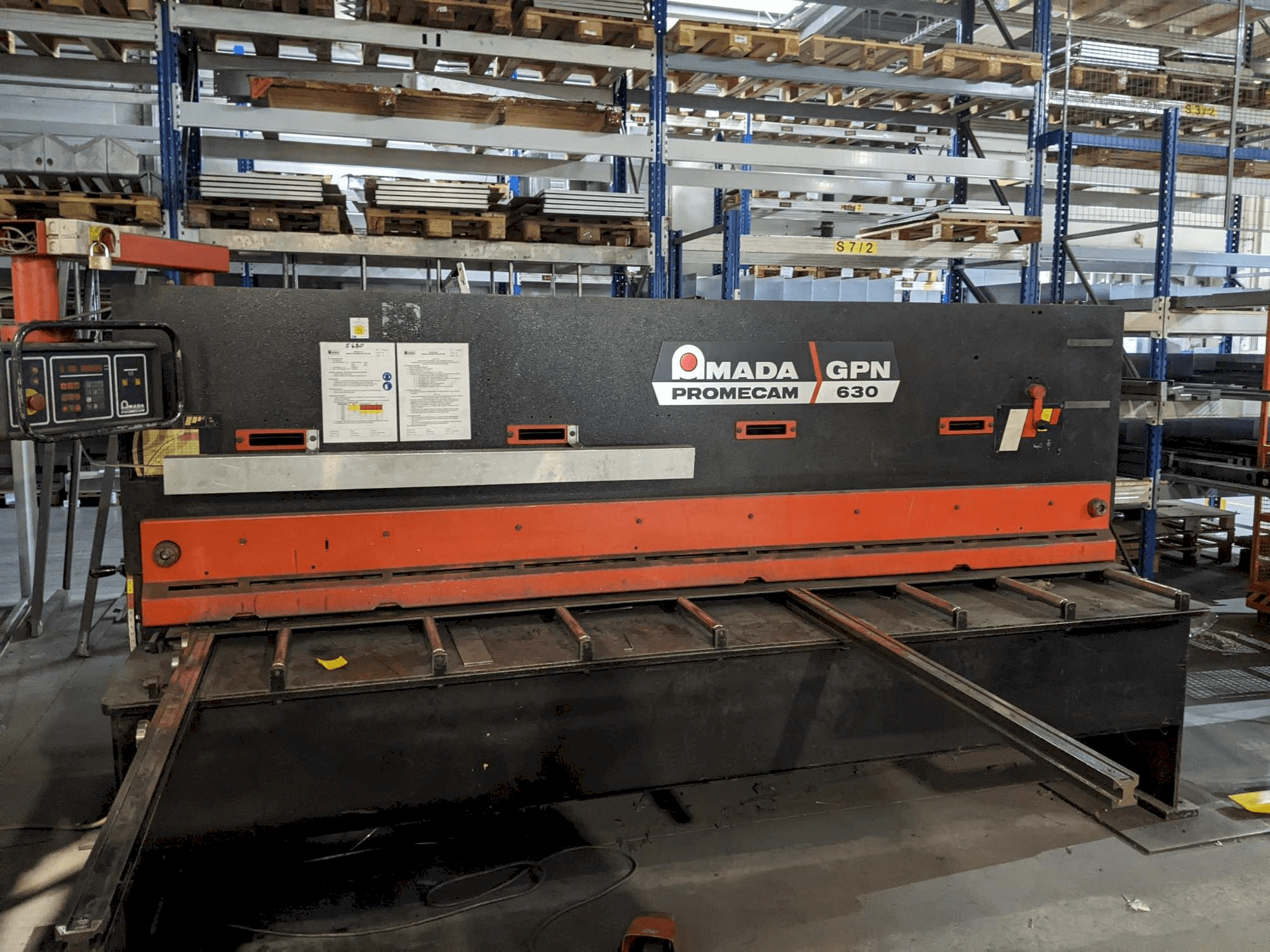AMADA Promecam Gpn 630 Mašinos vaizdas iš priekio