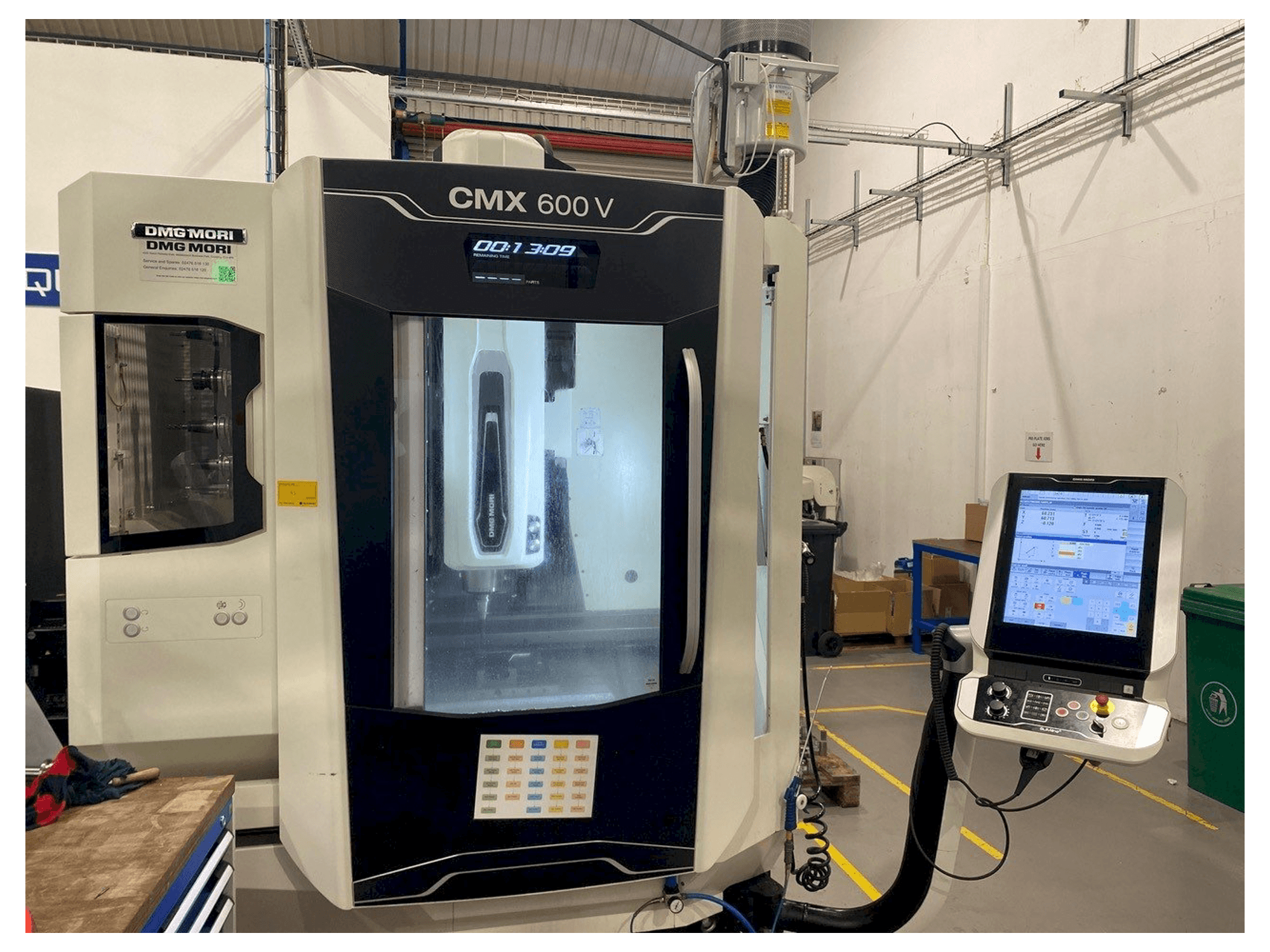 DMG CMX 600 V Mašinos vaizdas iš priekio