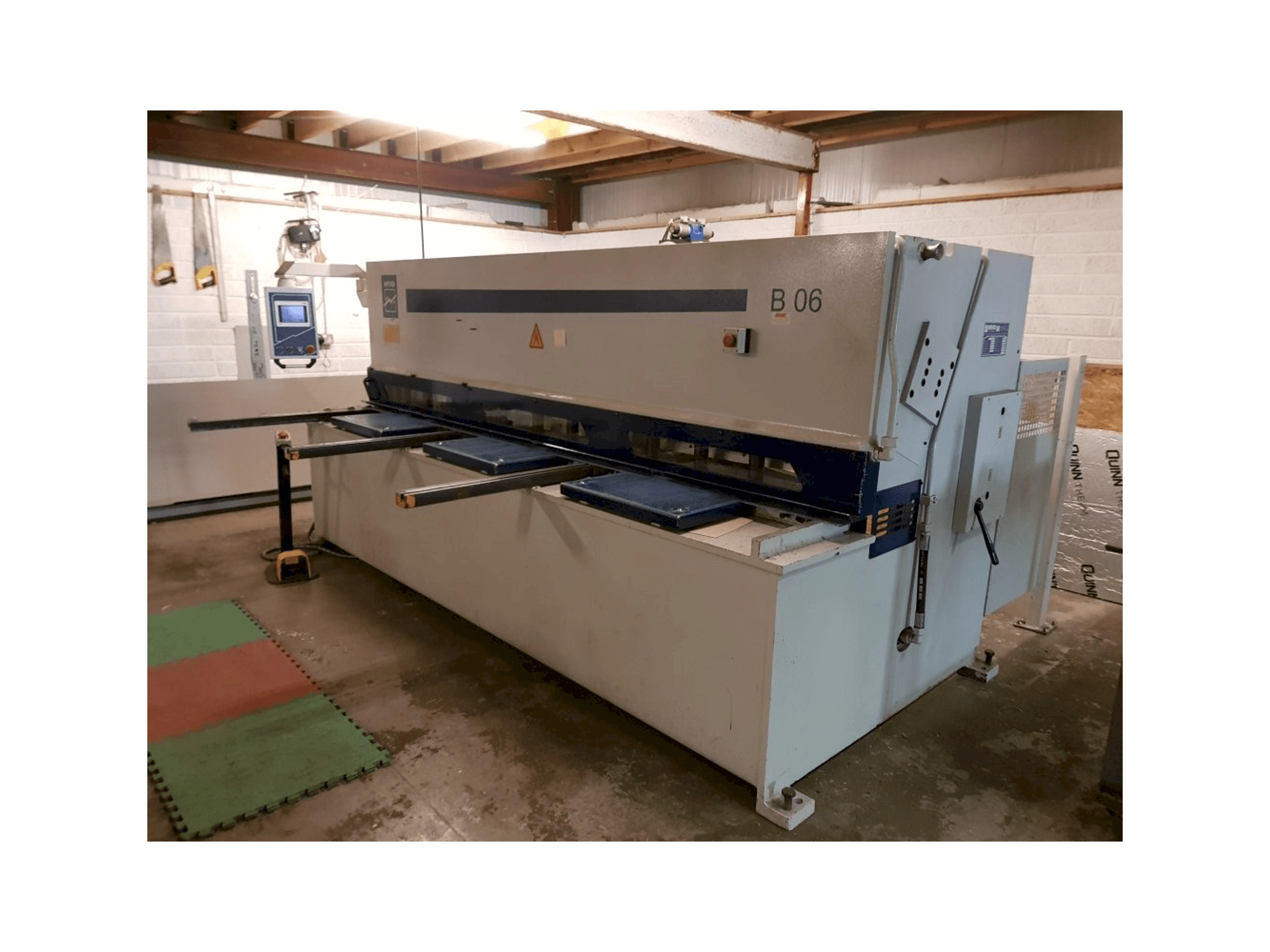 MVD B 06-3100 Mašinos vaizdas iš priekio