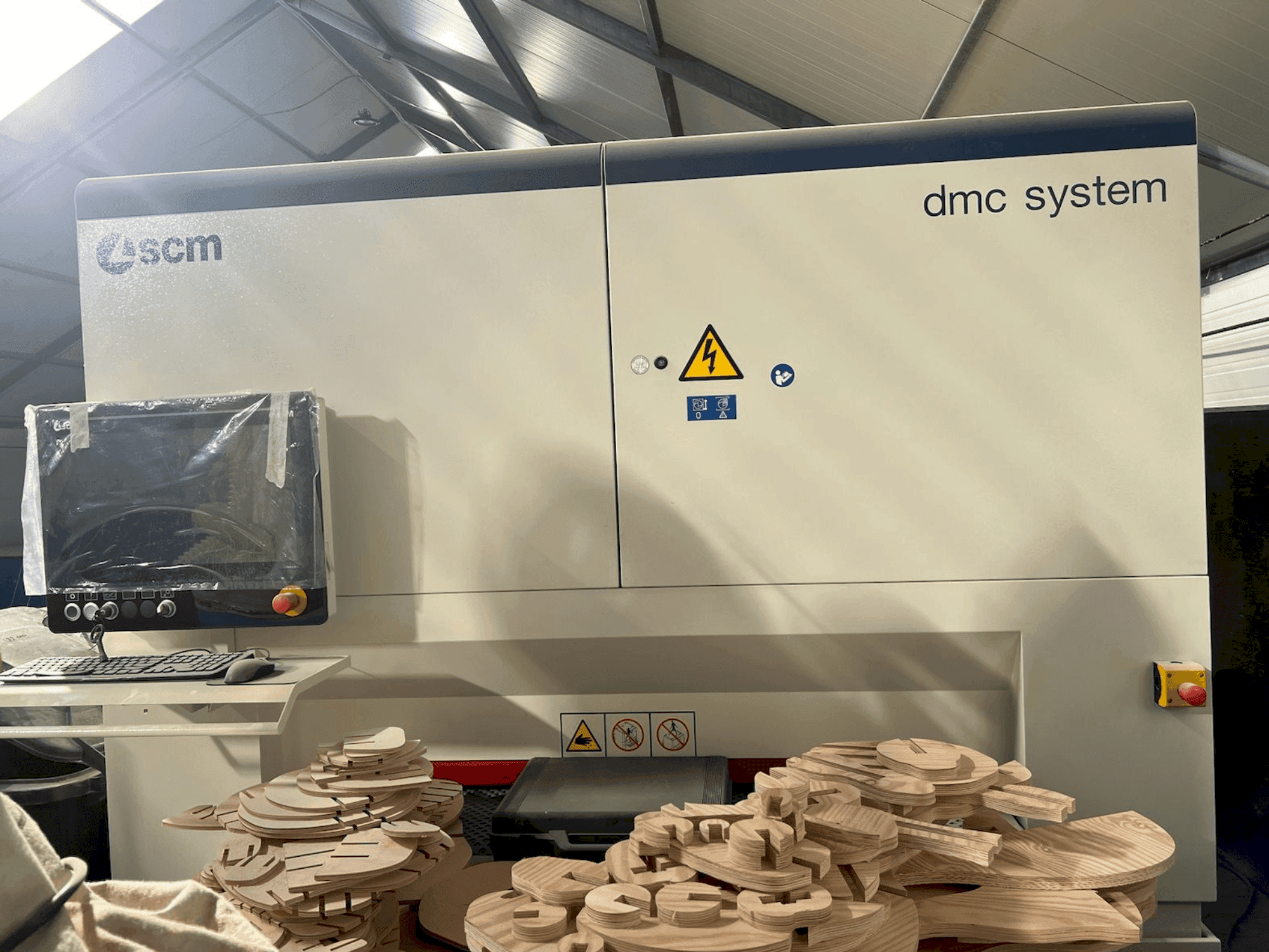 SCM DMC SYSTEM Mašinos vaizdas iš priekio