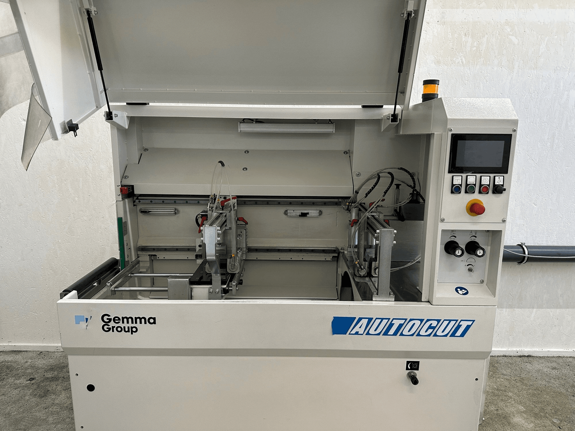 Autocut 550 Mašinos vaizdas iš priekio