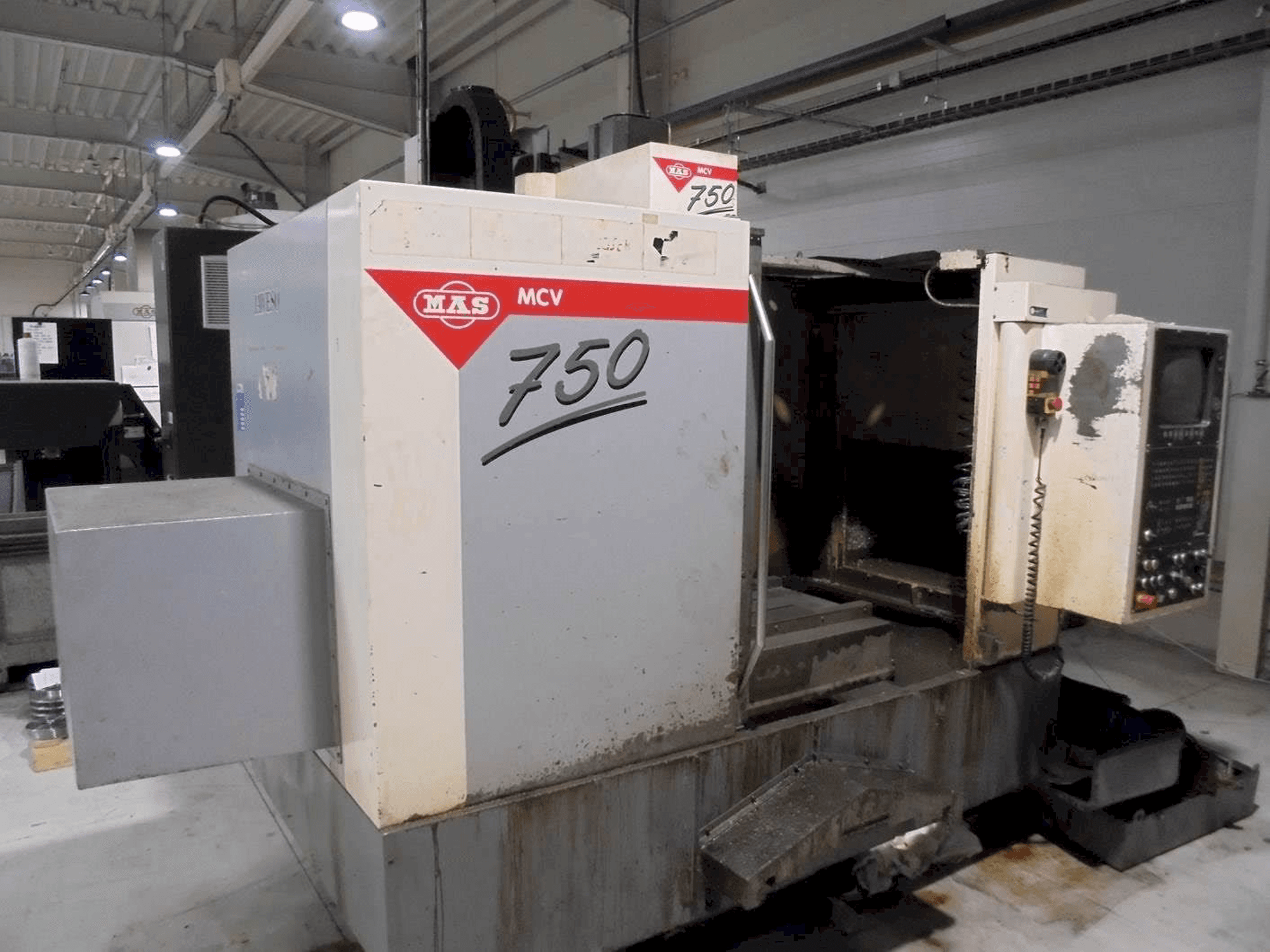 KOVOSVIT MAS MCV 750 Mašinos vaizdas iš priekio