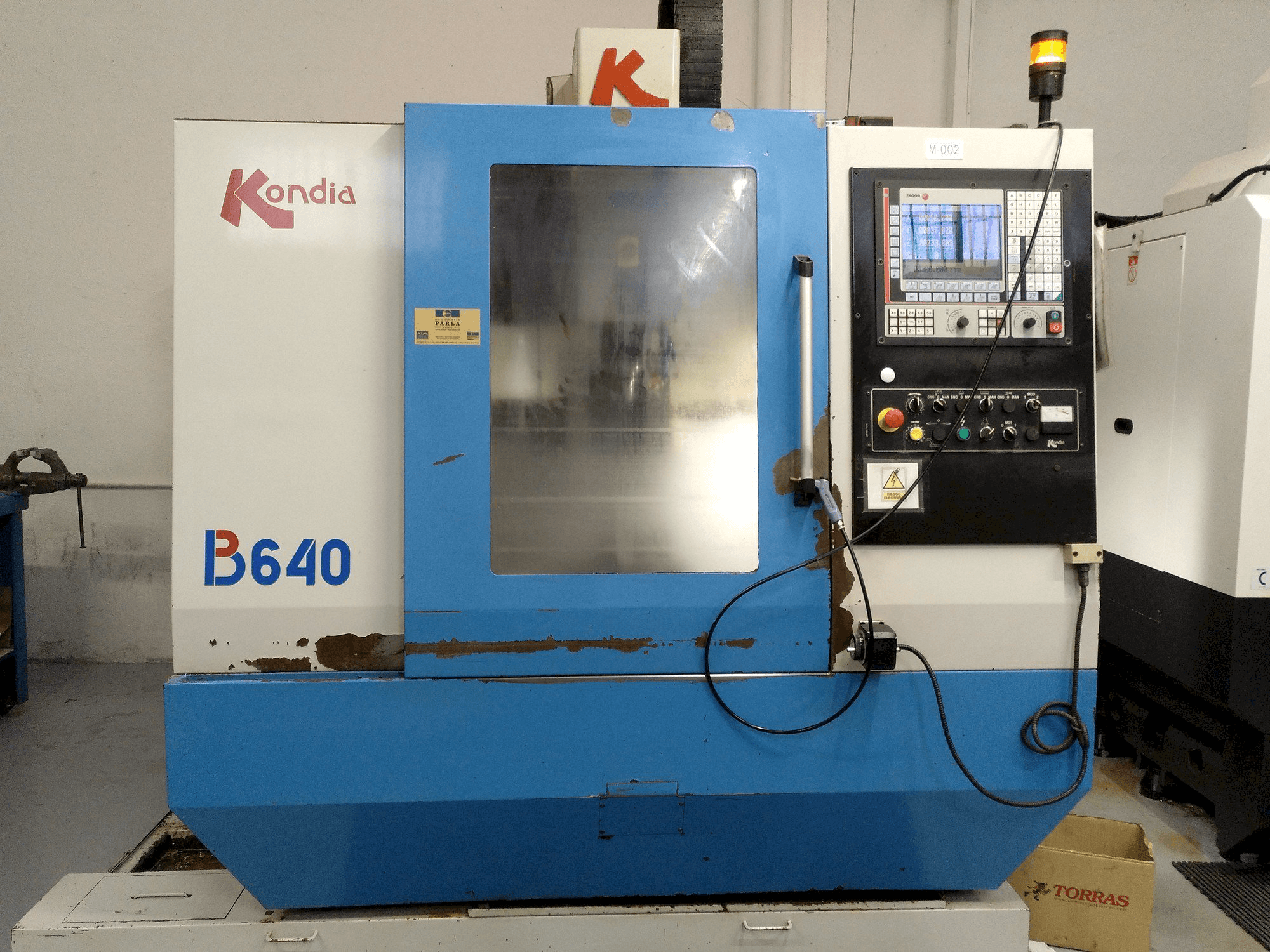 KONDIA B-640 Mašinos vaizdas iš priekio