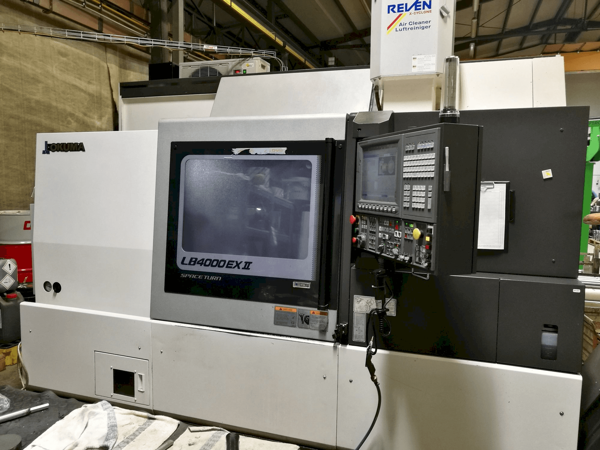 Okuma LB 4000 EX II MY 750 Mašinos vaizdas iš priekio