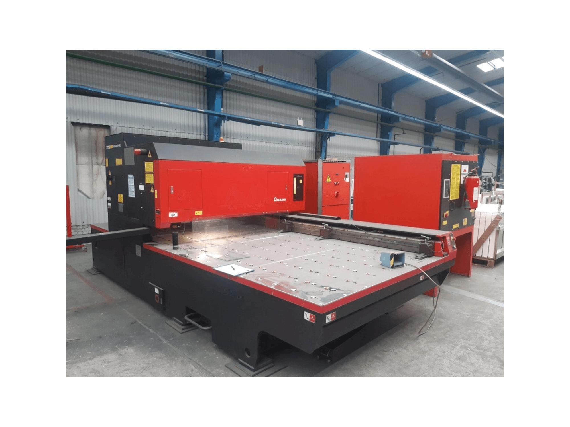 AMADA LC 2415 Alpha III Mašinos vaizdas iš priekio