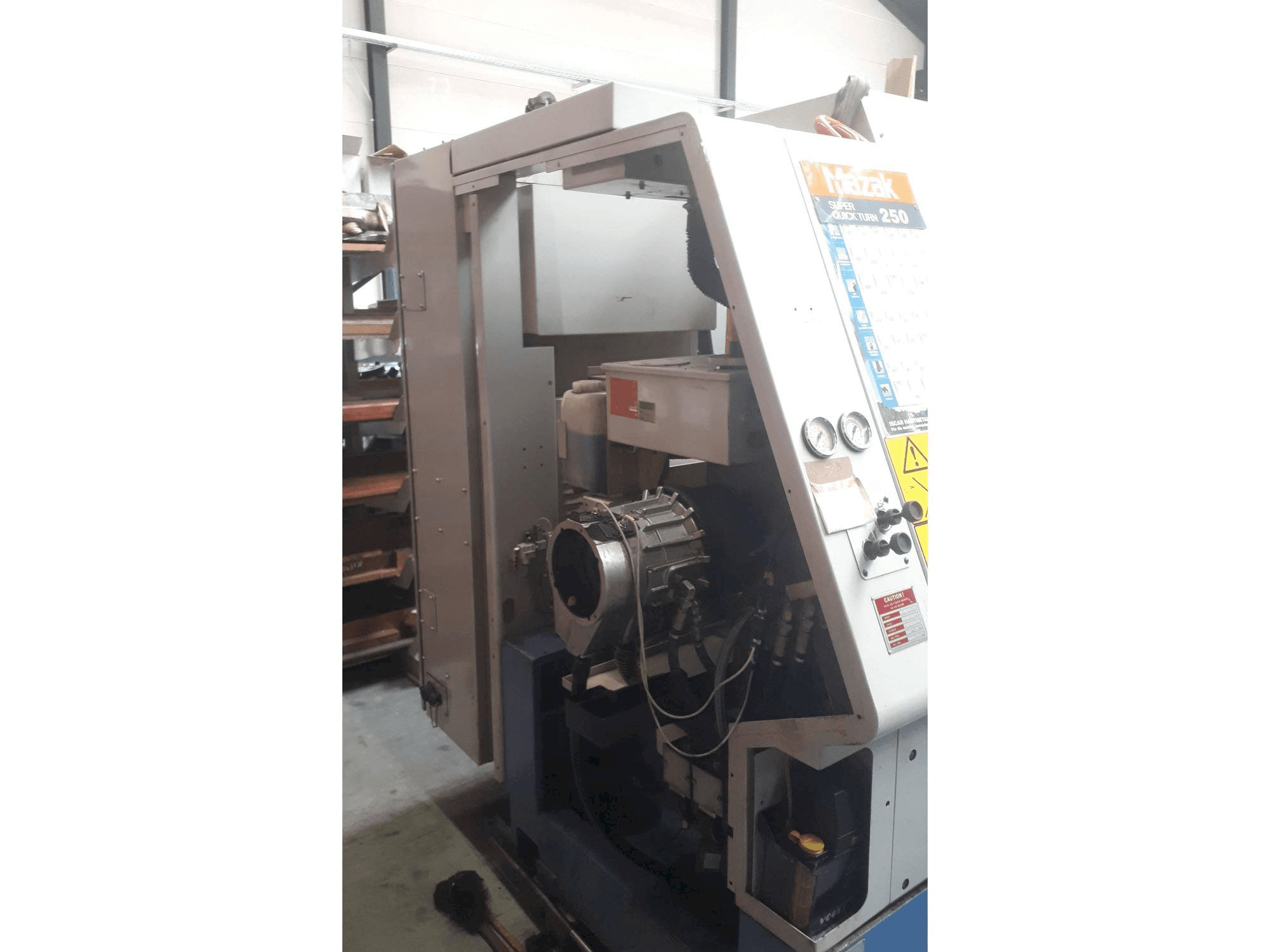 Mazak Super Quick Turn 250 Mašinos kairės pusės vaizdas