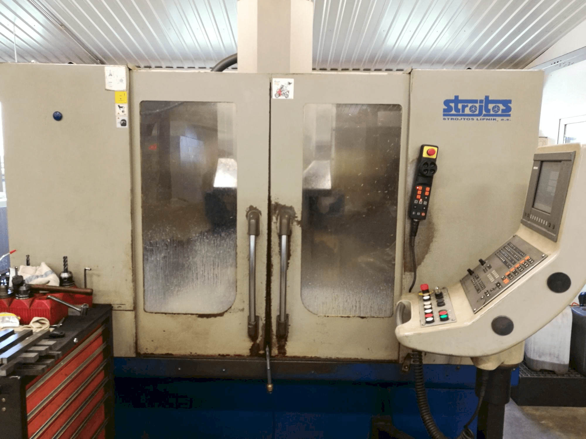 Strojtos VMC 40/8 Mašinos vaizdas iš priekio