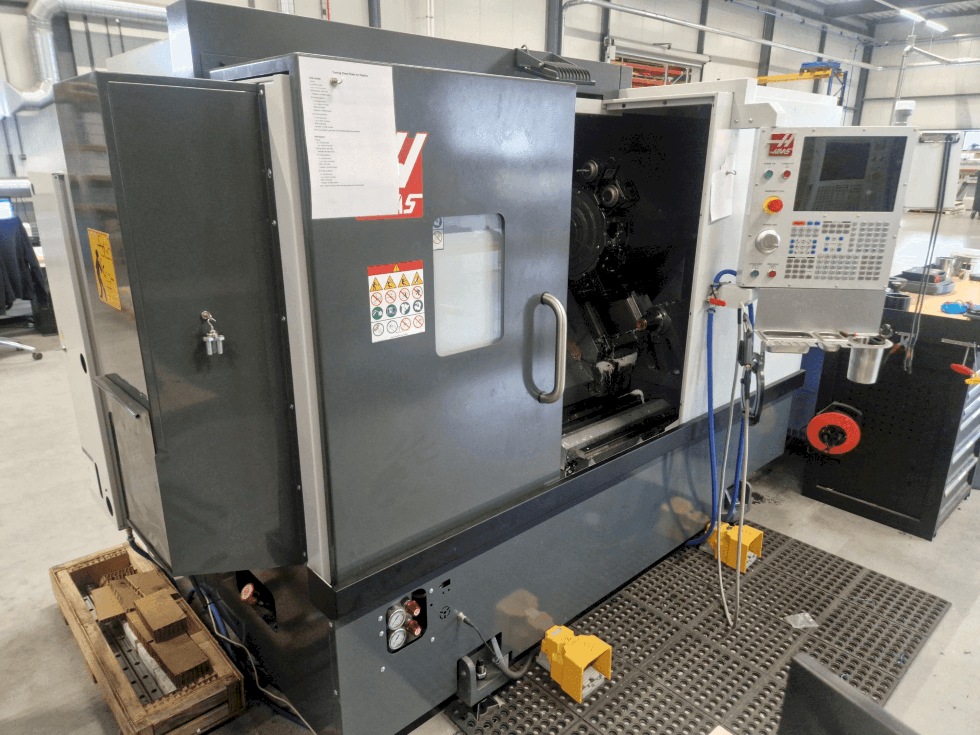 HAAS ST-25Y Mašinos vaizdas iš priekio