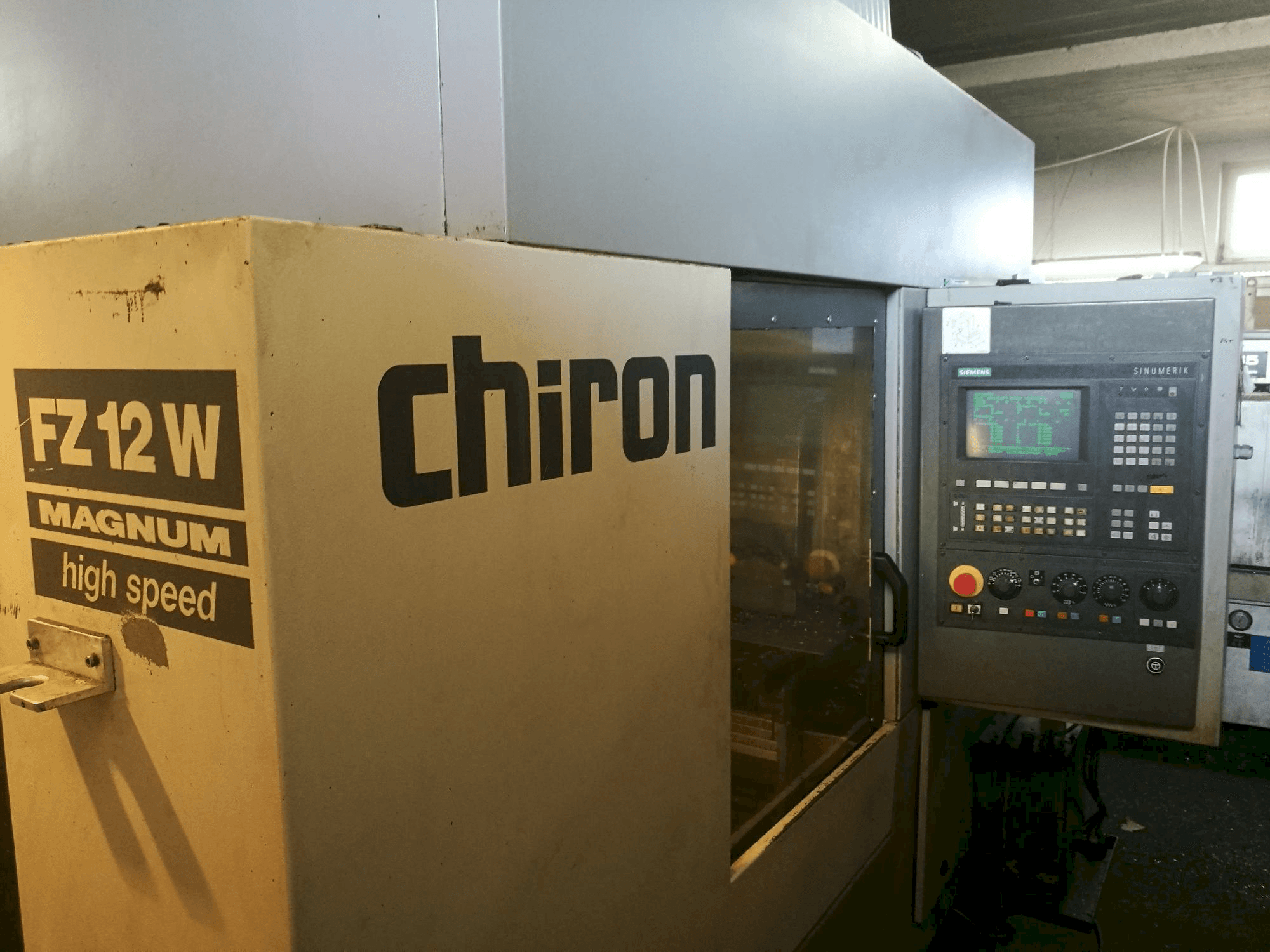 CHIRON FZ 12 W Magnum Mašinos vaizdas iš priekio