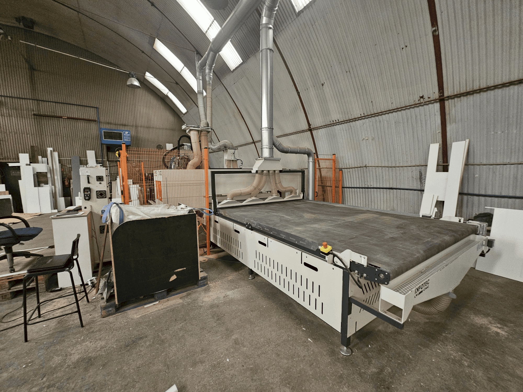 INFOTEC 3121 PRO EVO Mašinos vaizdas iš priekio