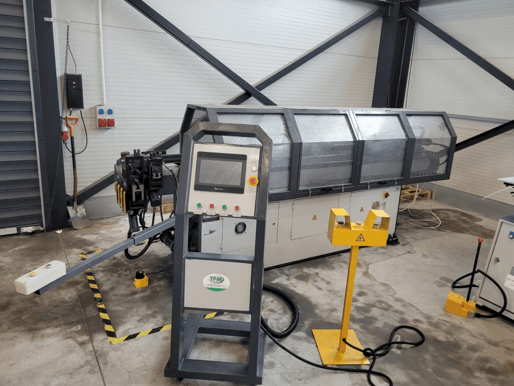 TFM GM-SB-38CNC- 2A1S Mašinos vaizdas iš priekio