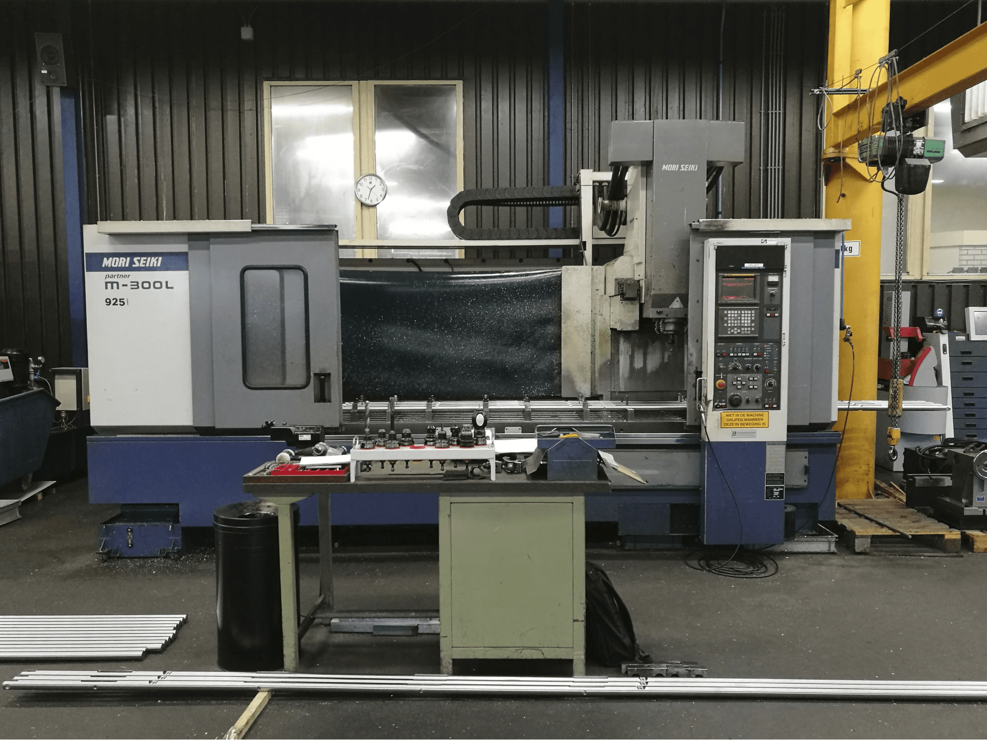 MORI SEIKI M-300L2 Mašinos vaizdas iš priekio