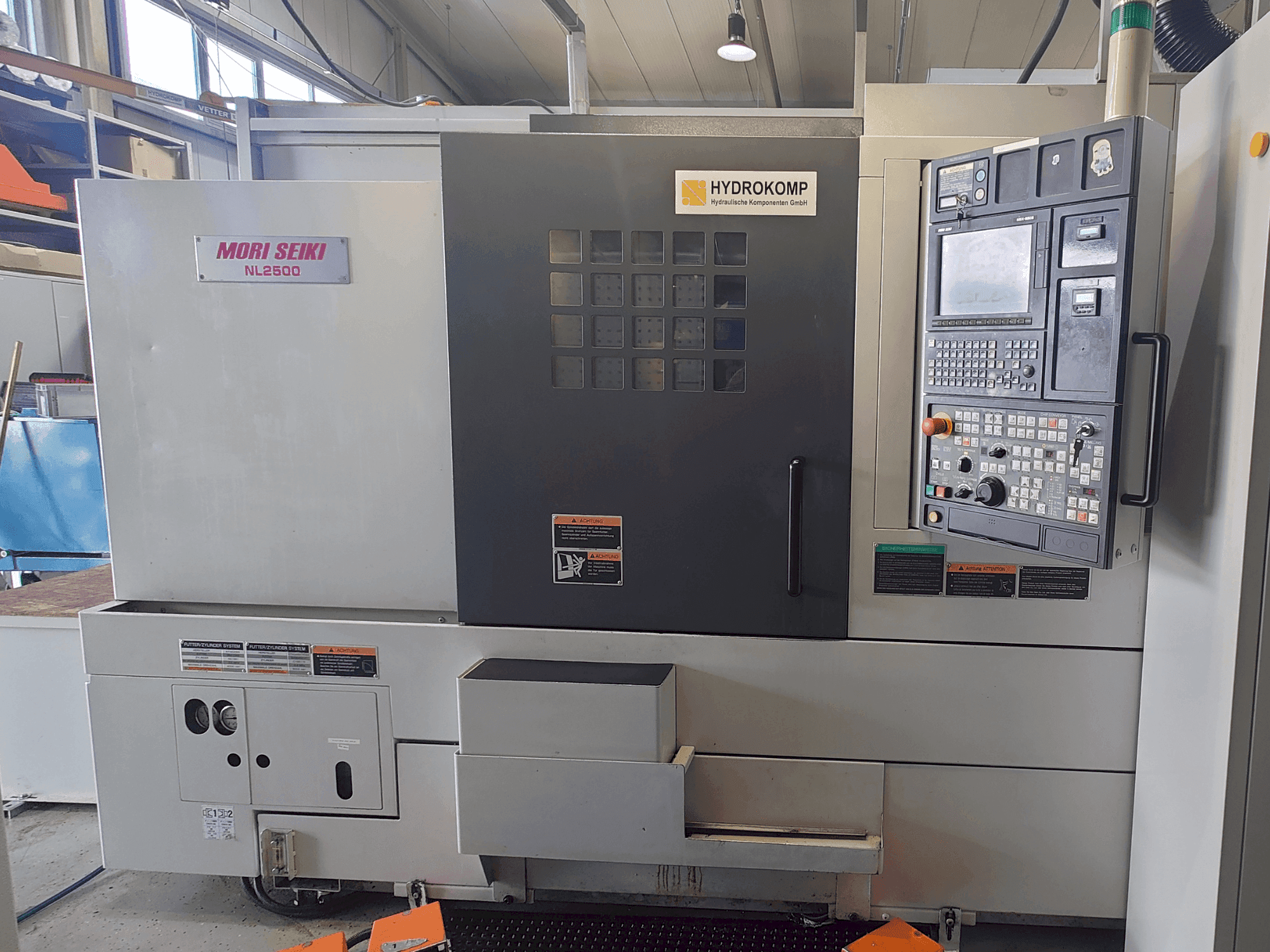 DMG Mori Seiki NL2500SY/700 Mašinos vaizdas iš priekio