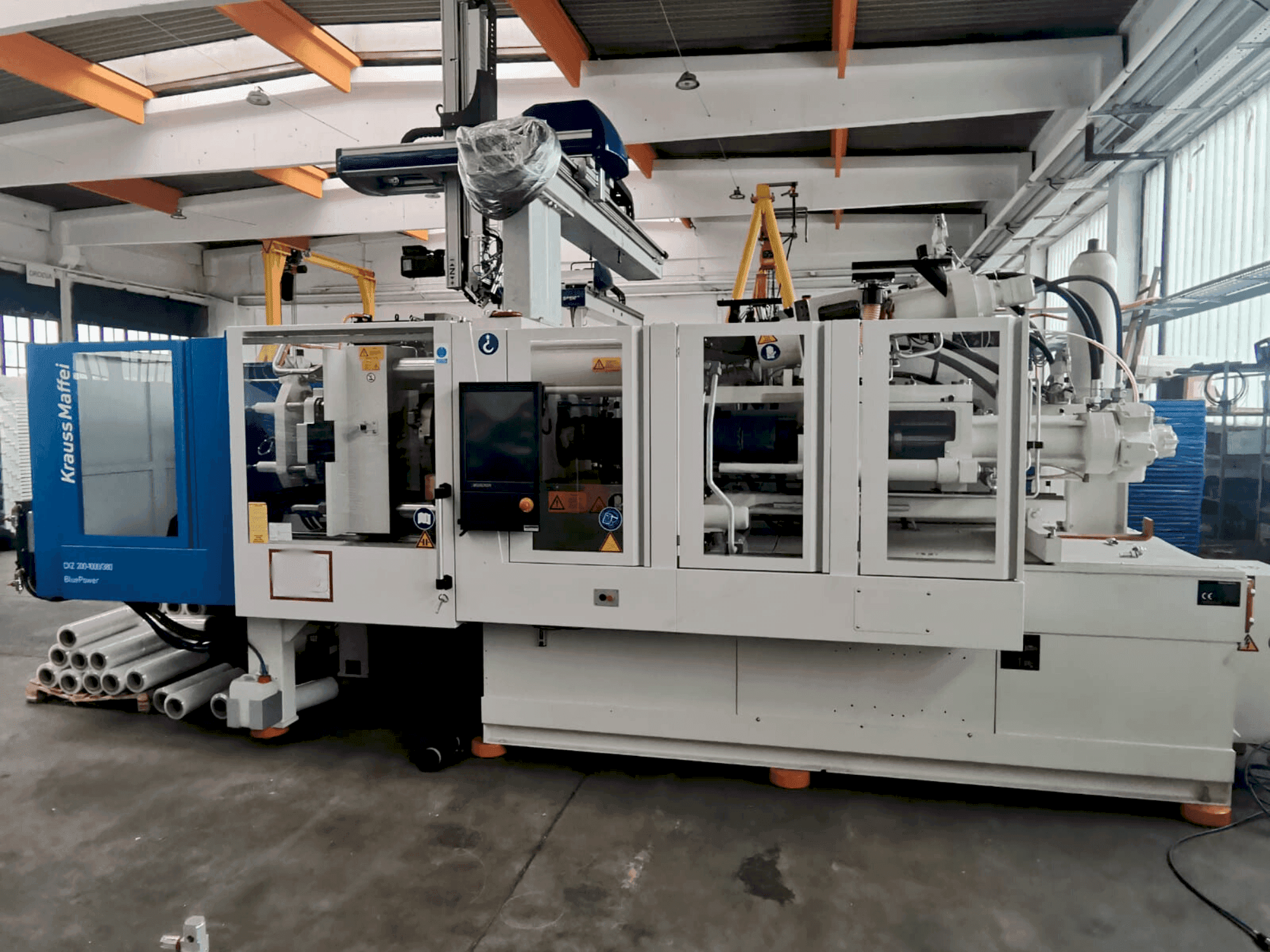 Krauss Maffei 200-1000-380 CX Z Mašinos vaizdas iš priekio
