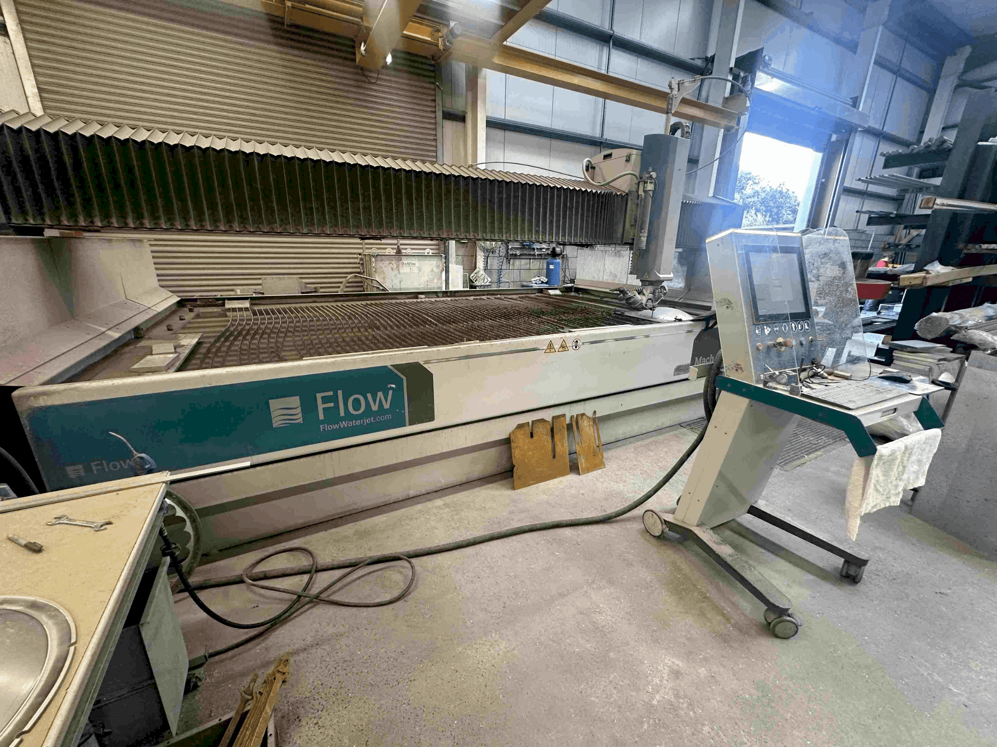 Flow Mach 500-4020 Mašinos vaizdas iš priekio