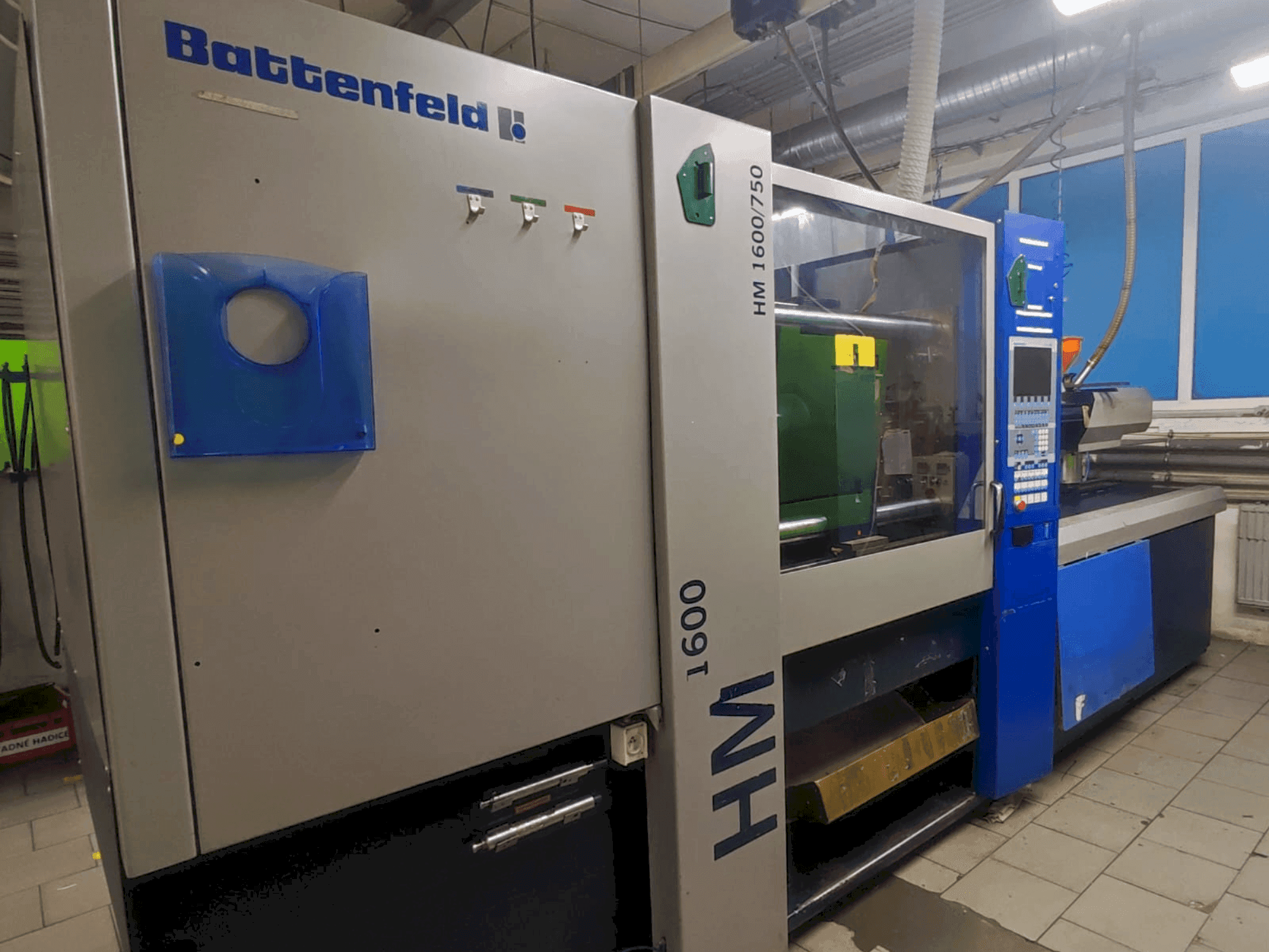 Battenfeld HM 1600/750 Mašinos vaizdas iš priekio
