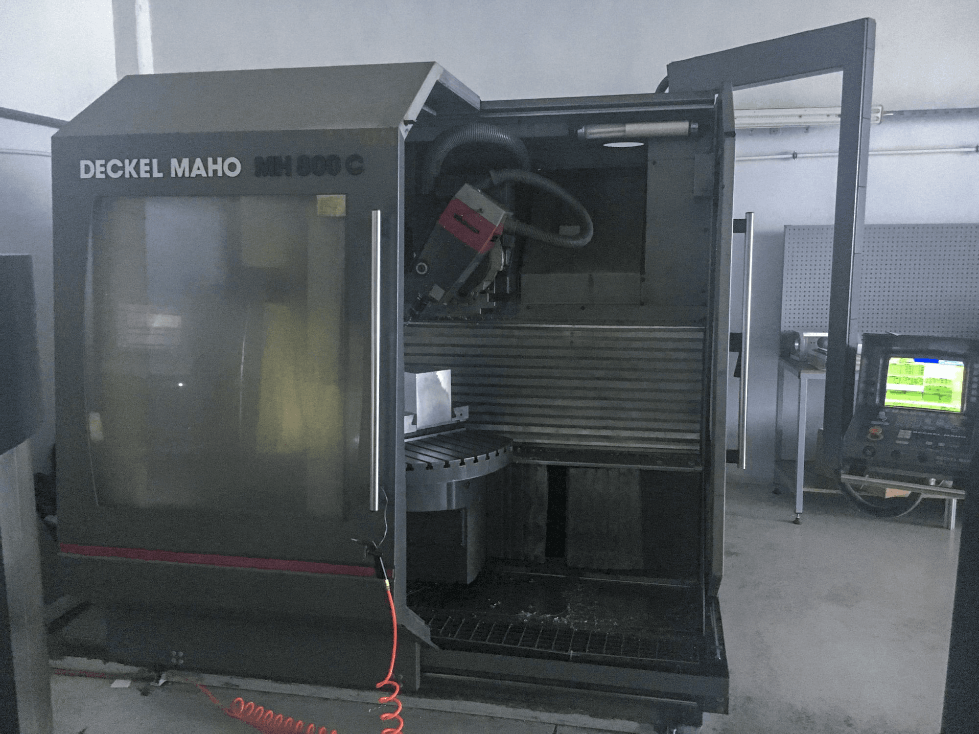 DECKEL MAHO MH 800 C Mašinos vaizdas iš priekio