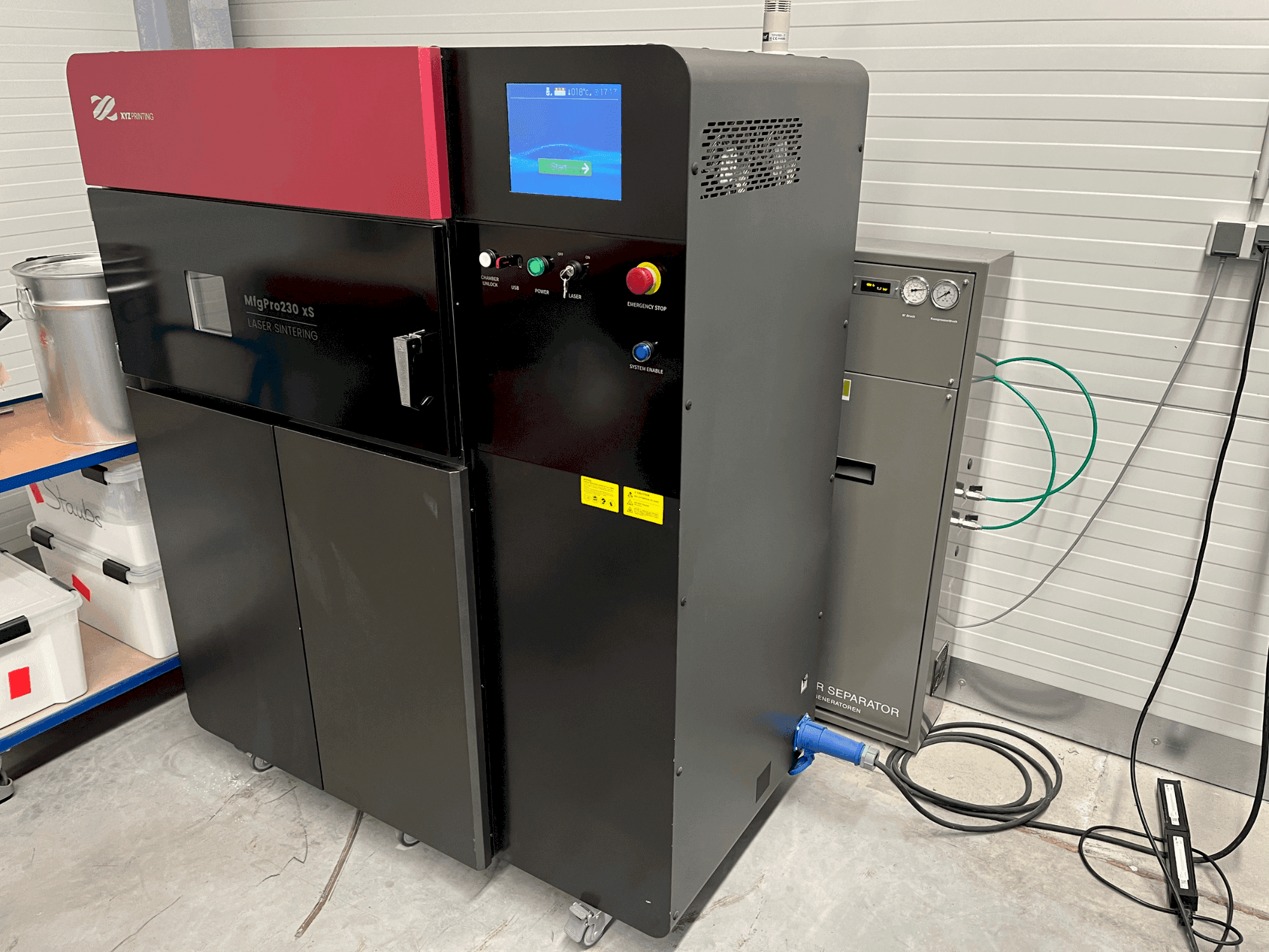 XYZ MfgPro230 xS (2022) Mašinos vaizdas iš priekio