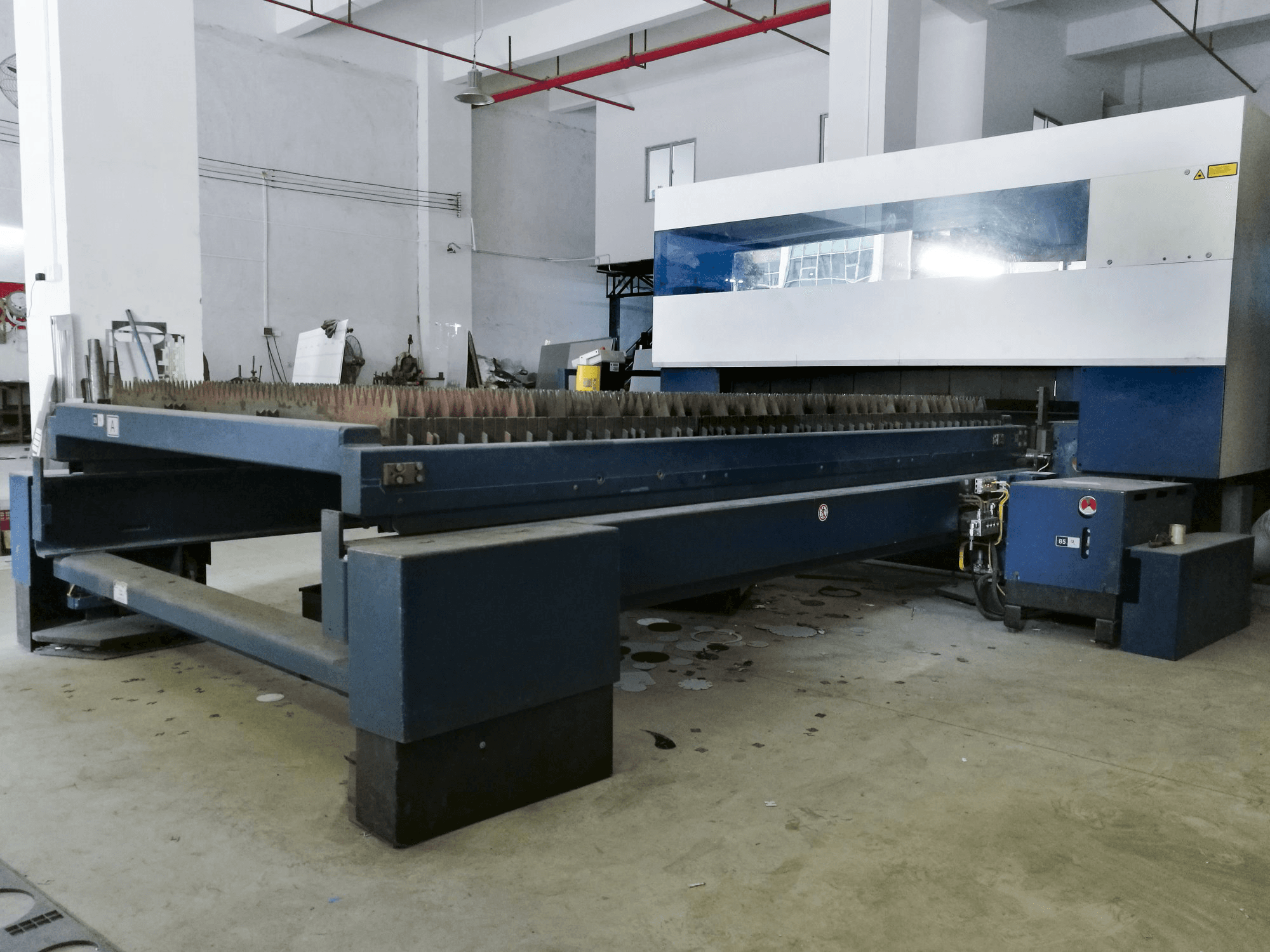 Trumpf TruLaser 3030 Mašinos dešinės pusės vaizdas