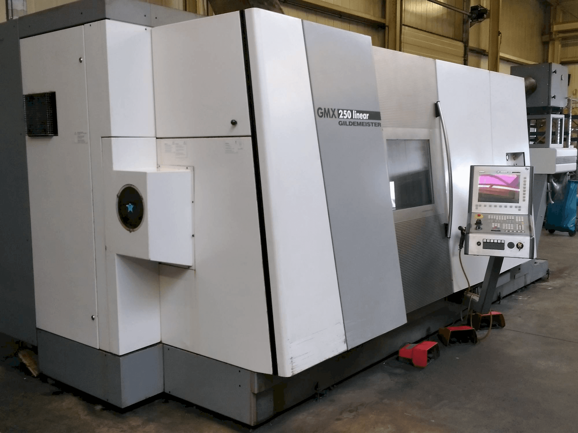 Gildemeister GMX 250 linear Mašinos vaizdas iš priekio