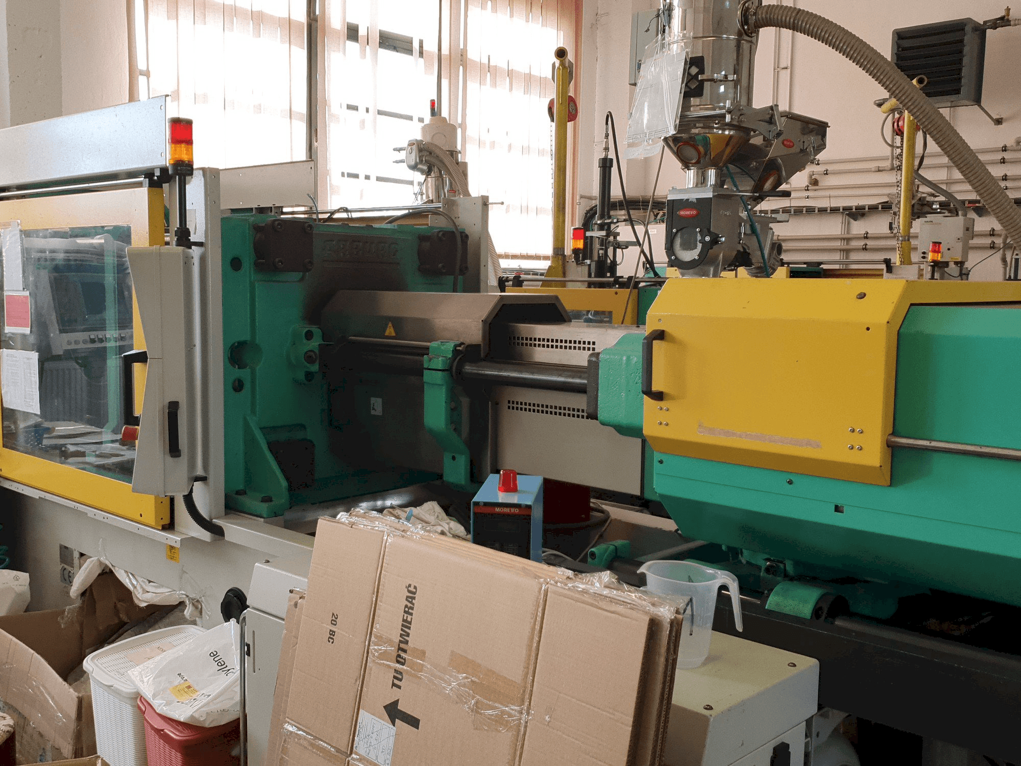 Arburg 570C 2200 - 1300 Mašinos vaizdas iš priekio