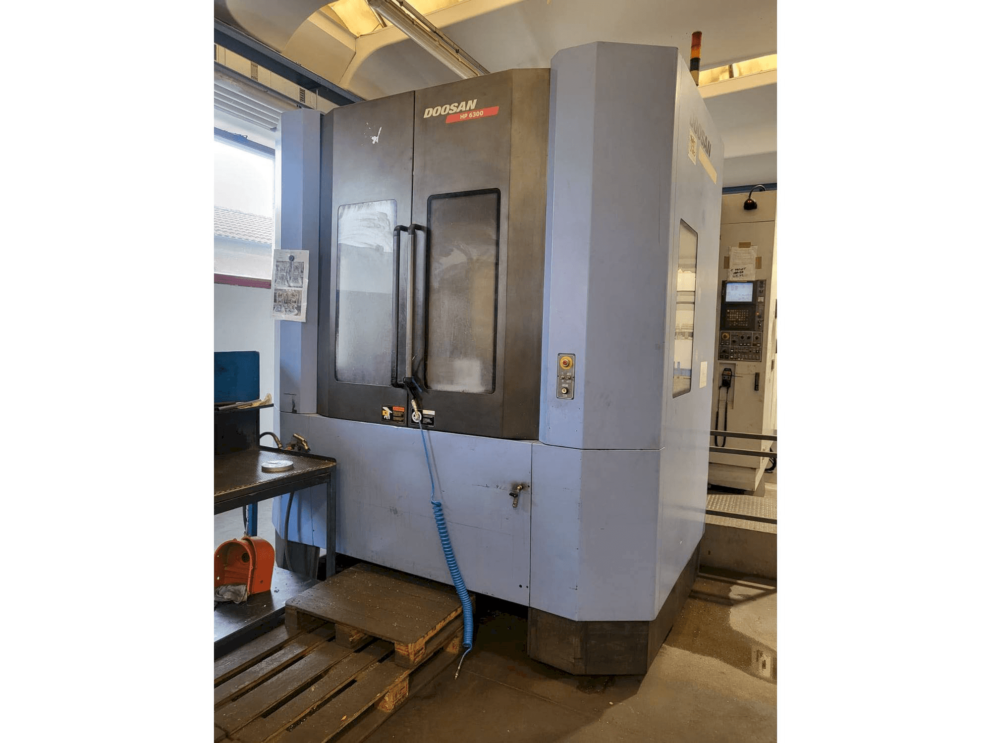 Doosan HP 6300 Mašinos vaizdas iš priekio