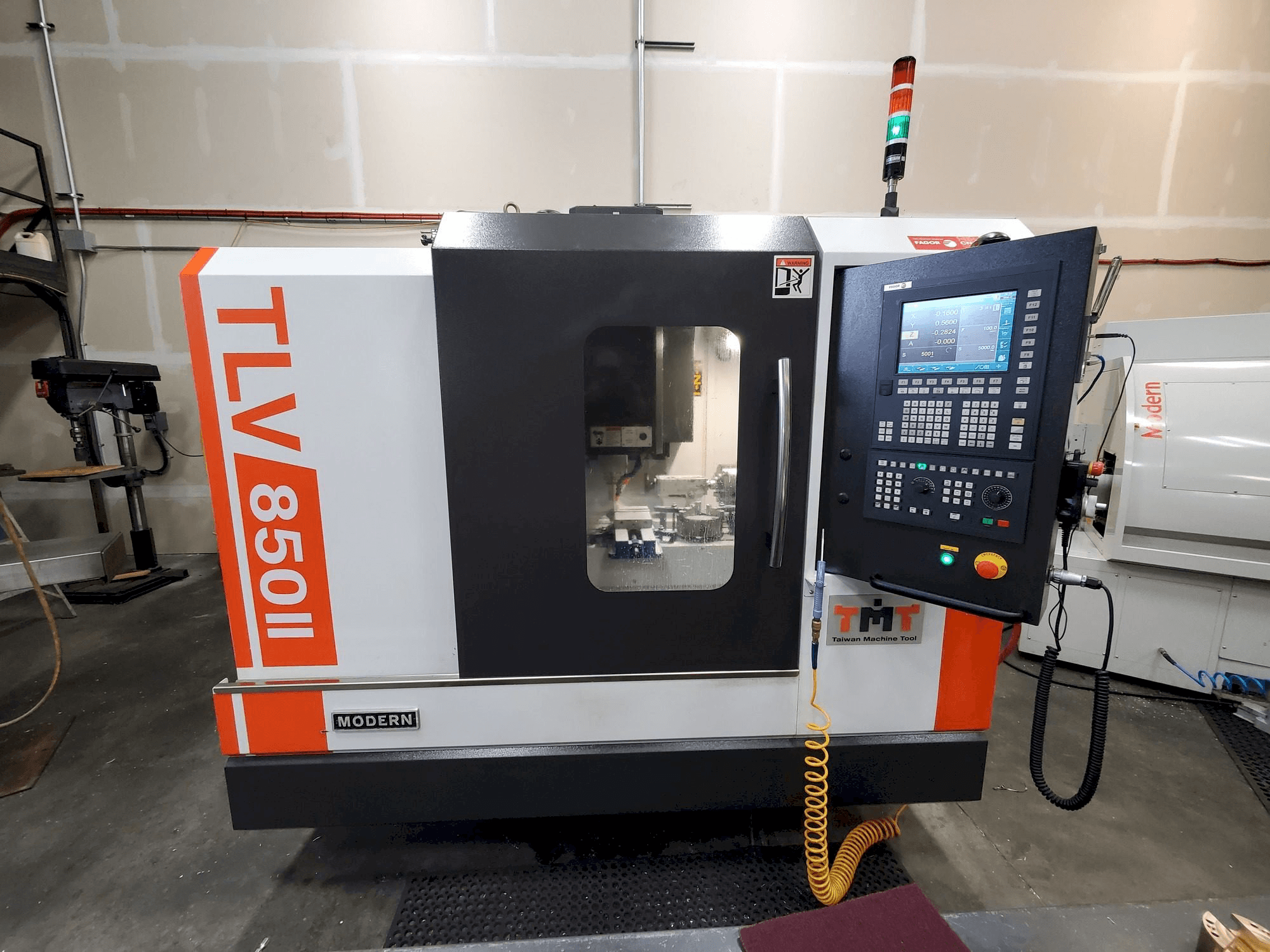 Modern TLV-85011 Mašinos vaizdas iš priekio